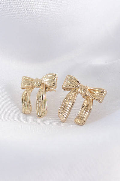 Pirinç Gold Renk Çizgi Detay Fiyonk Küpe TG27BKP8934