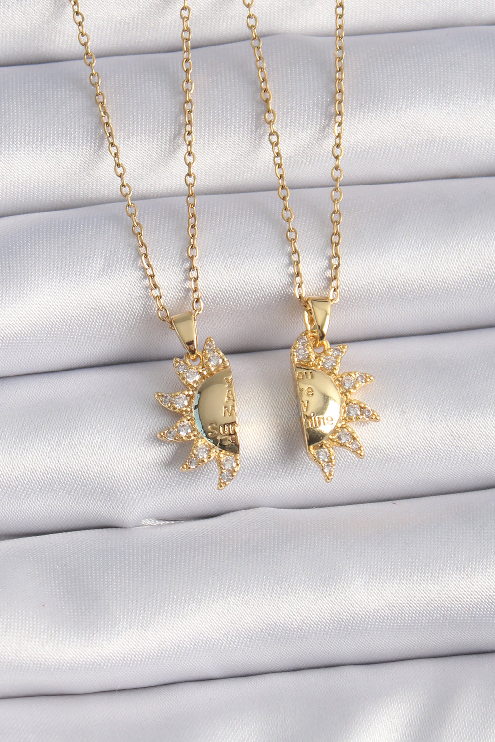 316L Çelik Gold Renk Zirkon Taşlı Güneş Model İşleme Yazı Detay Arkadaş Kolyesi TG27BKO9288