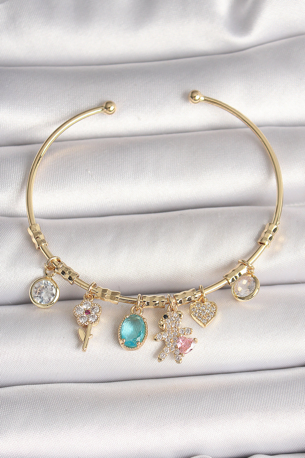 Pirinç Gold Renk Sallantı Zirkon Taşlı AYıcık Figür Kalp Detay Charm Kadın Bileklik TG27BB6894
