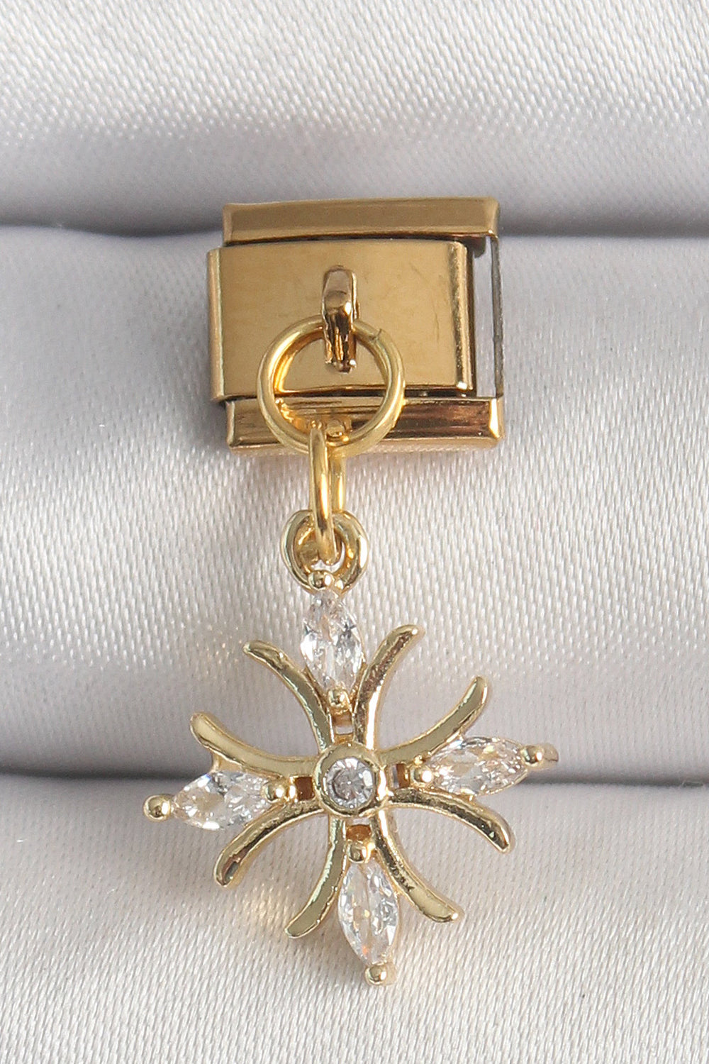 316L Çelik Gold Renk Sallantı Zirkon Taşlı Kar Tanesi Model Nomination Charm TG27BC1341