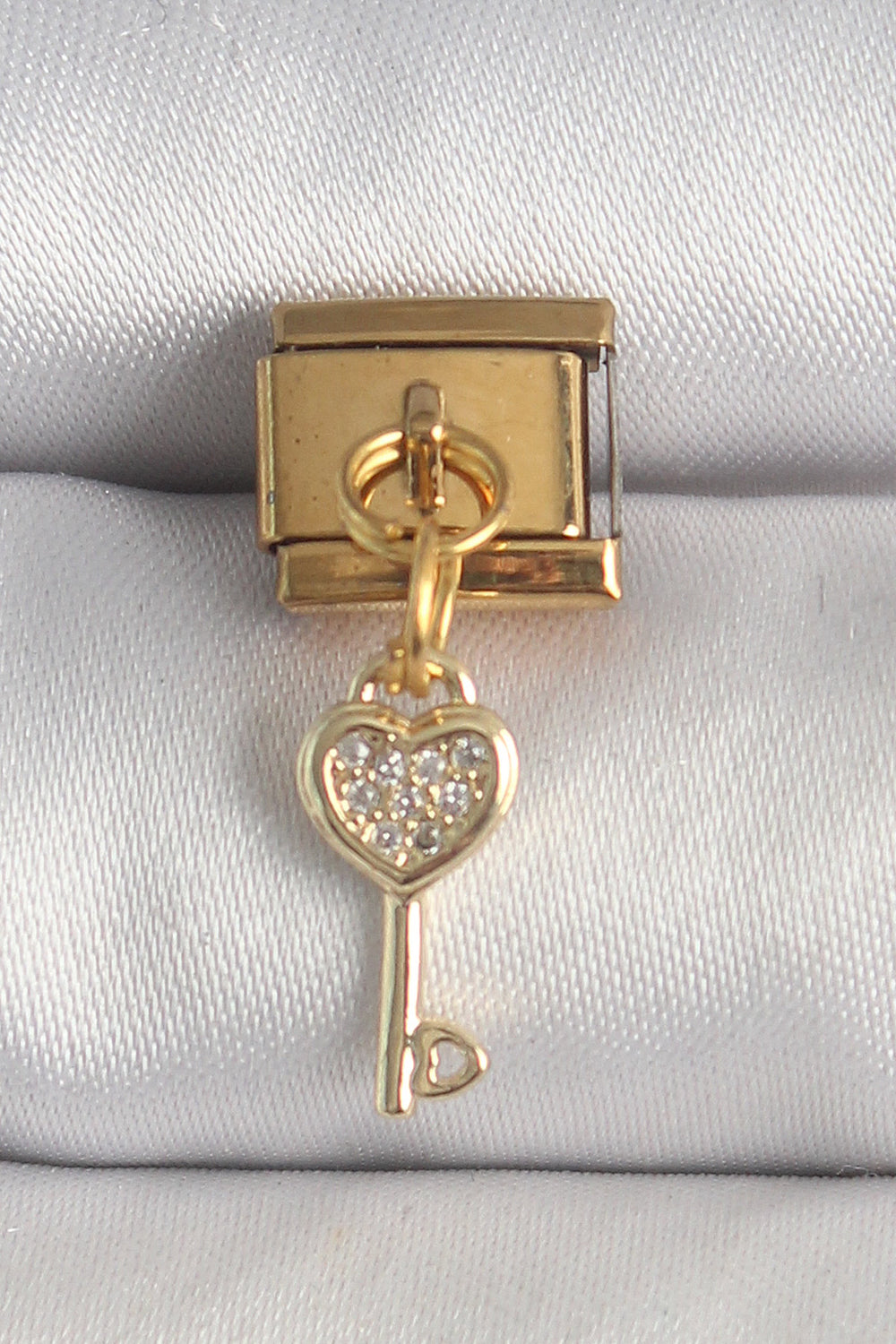 316L Çelik Gold Renk Sallantı Zirkon Taşlı Kalpli Anahtar Model Nomination Charm TG27BC1371