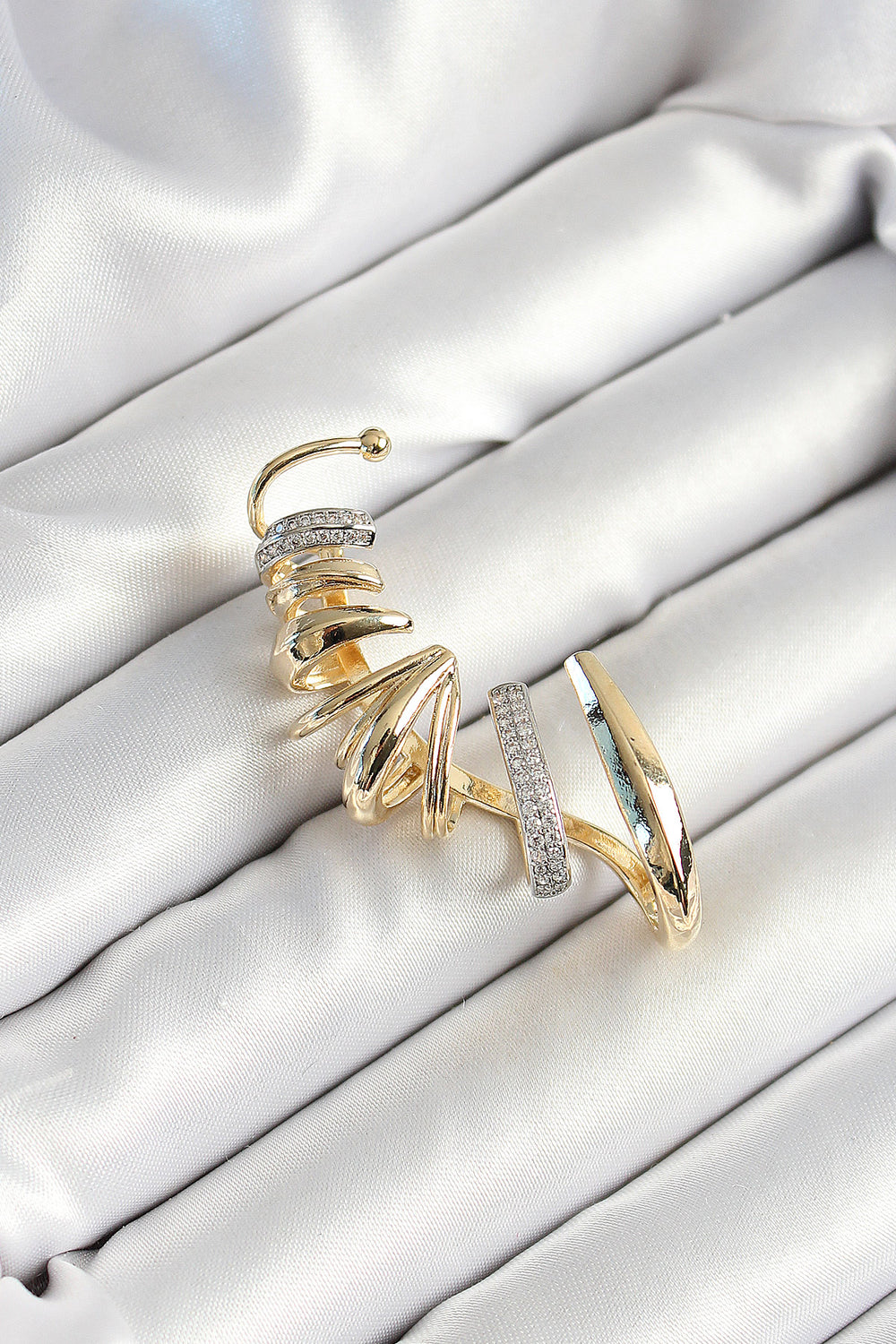 Pirinç Zirkon Taş Kaplamalı Sarmal Figürlü Gold Renk Kadın Sağ Kıkırdak Küpe TG27BKP10630