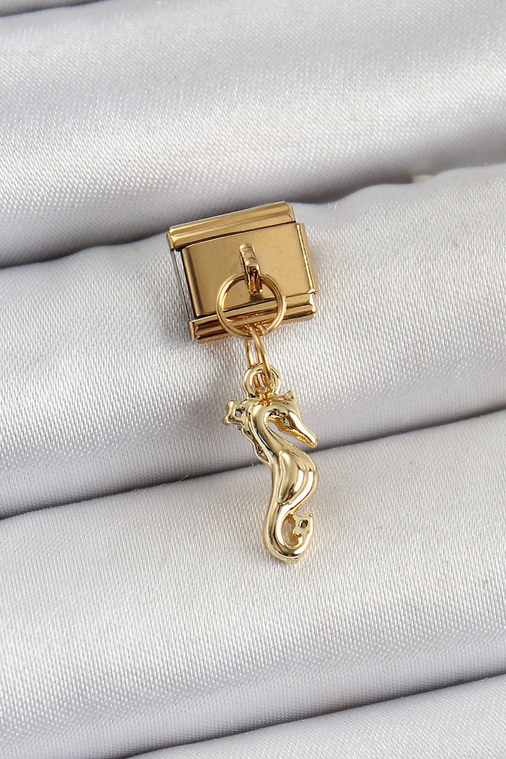 316L Çelik Sallantılı Deniz Atı Model Gold Renk Nomination Charm TG27BC1396