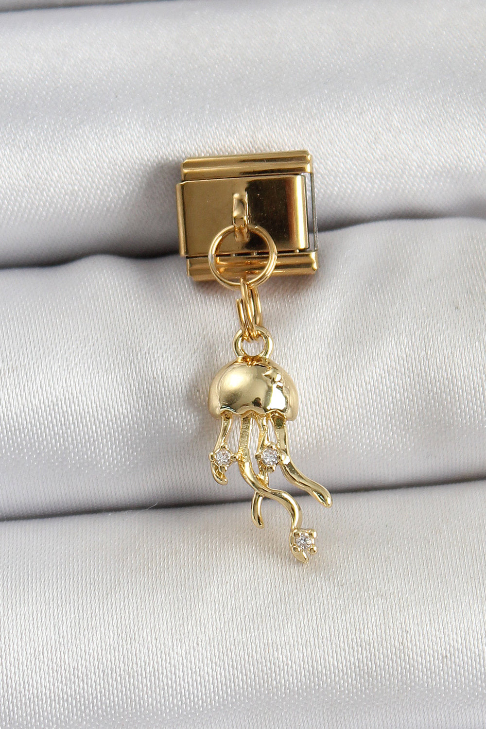 316L Çelik Sallantılı Zirkon Taşlı Deniz Anası Model Gold Renk Nomination Charm TG27BC1427