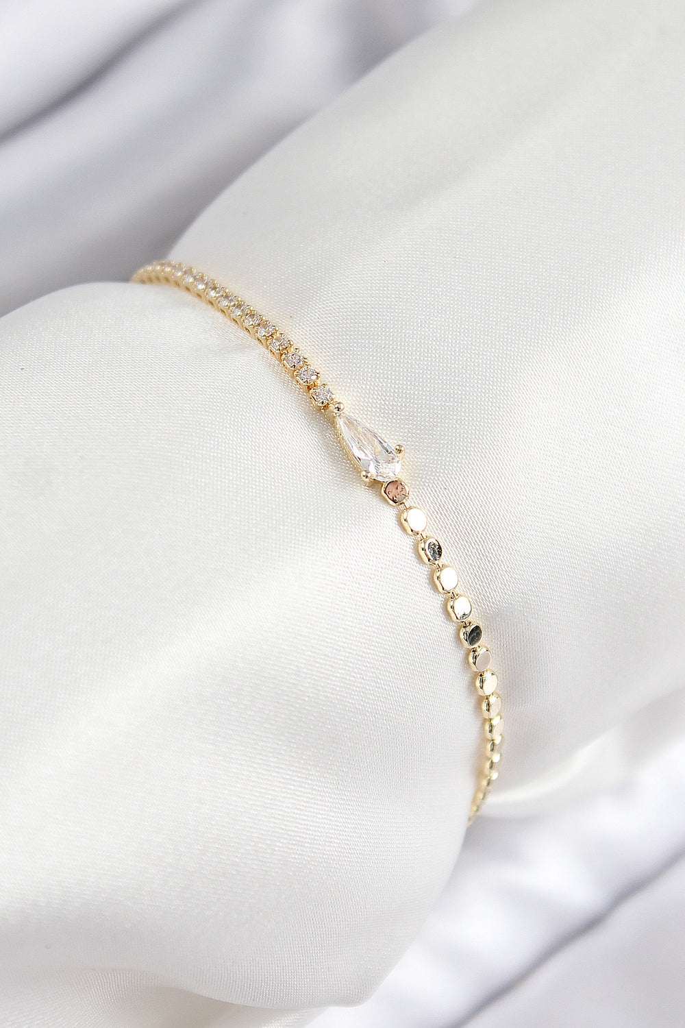 Pirinç Zirkon Taşlı Damla Model Ezme Zincir Gold Renk Kadın Bileklik TG27BB7589