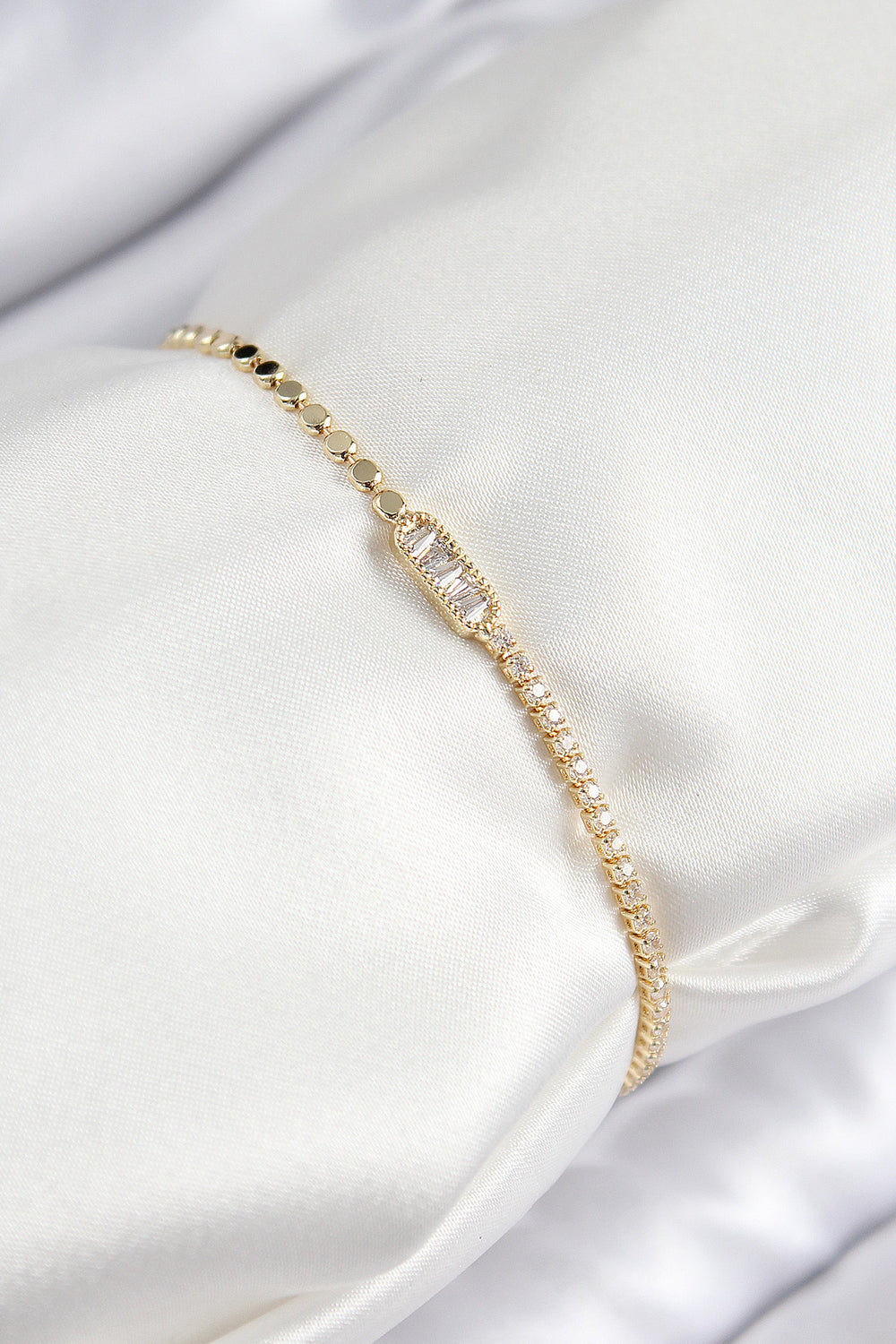 Pirinç Zirkon Taşlı Dikdörtgen Model Ezme Zincir Gold Renk Kadın Bileklik TG27BB7593