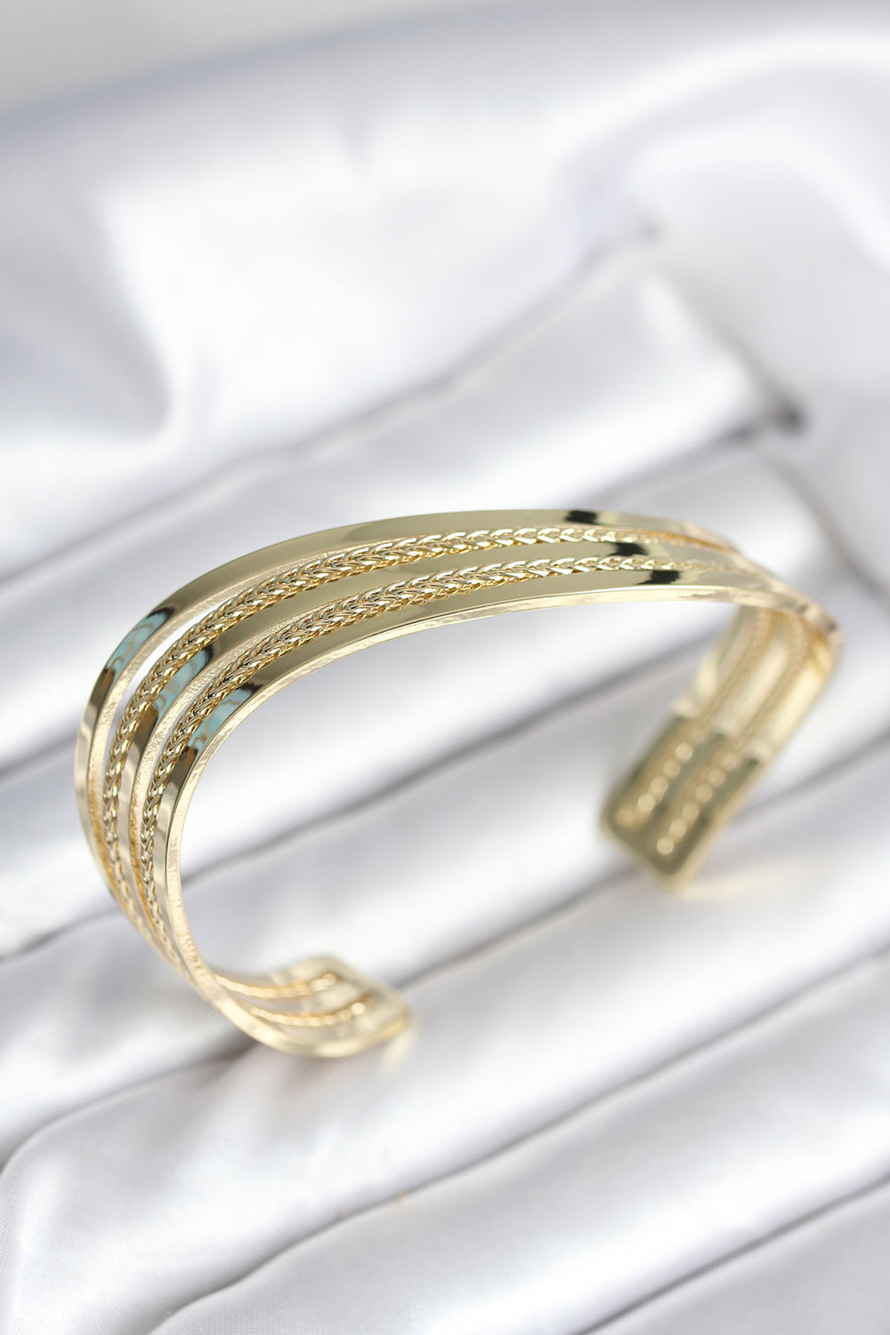 Eğik Şerit Model Gold Renk Pirinç Kadın Bileklik TG27BB8019