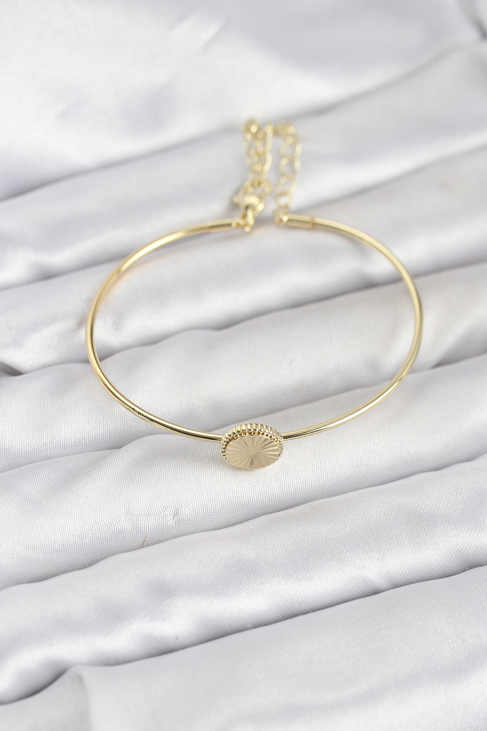 Gold Renk Pirinç Model Kadın Bileklik TG27BB8234
