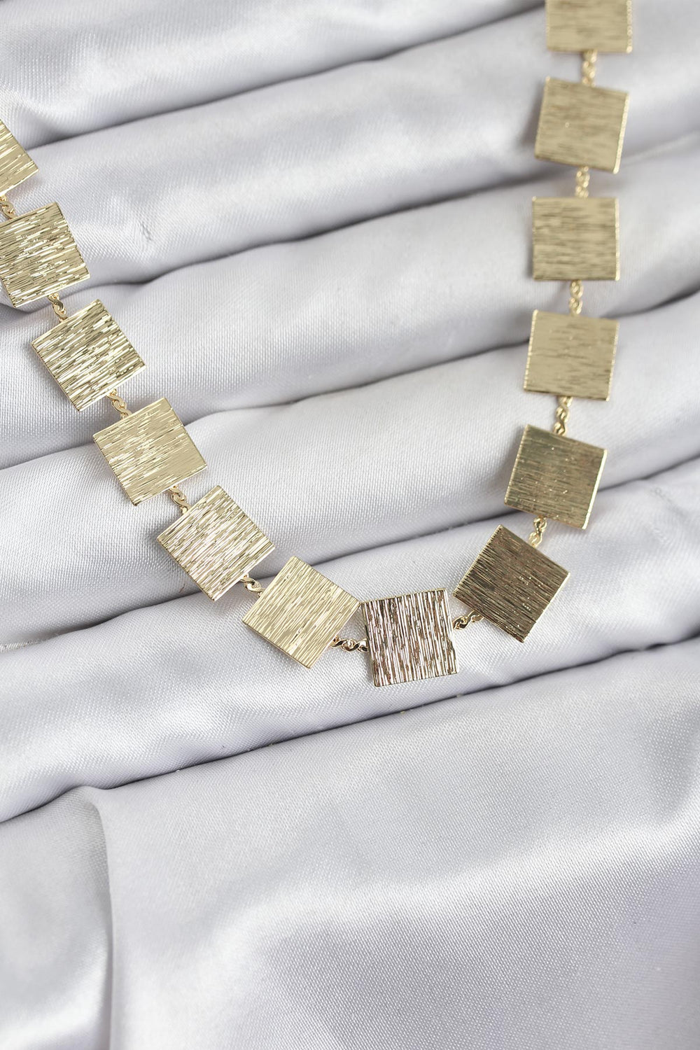 Kare Plaka Model Gold Renk Kadın Kolye TG27BKO10825
