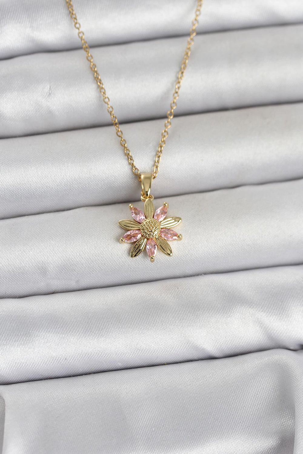 316L Çelik Zincir Gold Renk Pembe Papatya Model Kadın Kolye TG27BKO11030