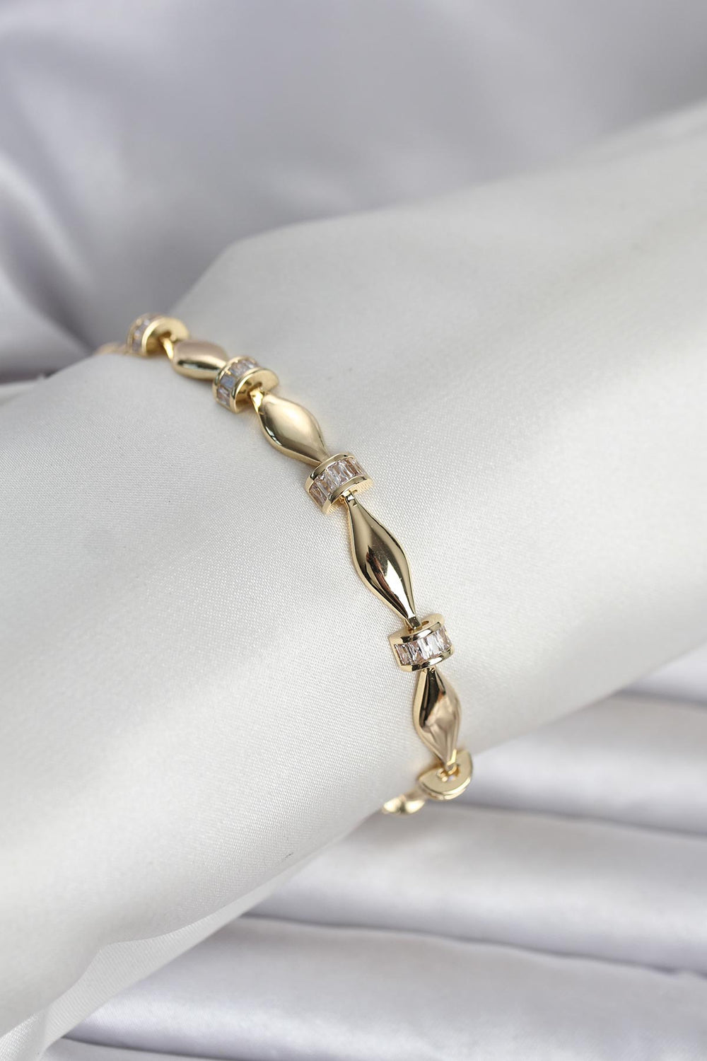 Pirinç Gold Renk Sütun Model Kadın Bileklik TG27BB8404