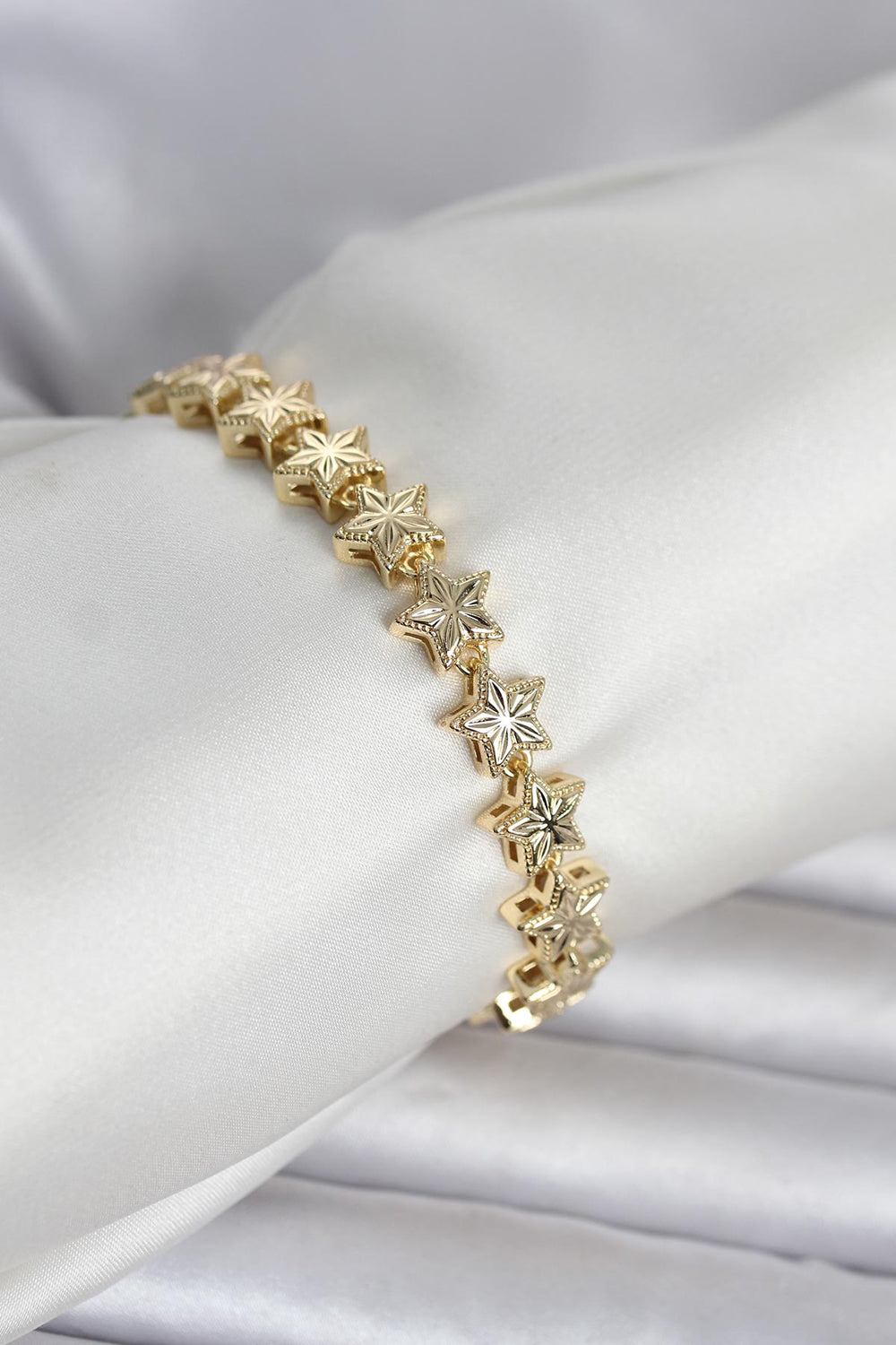Pirinç Gold Renk Yıldız Model Kadın Bileklik TG27BB8407