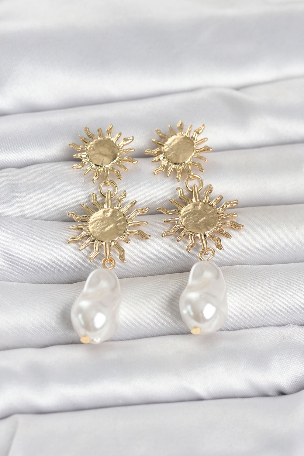 Gold Renk Pirinç Güneş Model Detaylı Kadın Küpe TG27BKP11797
