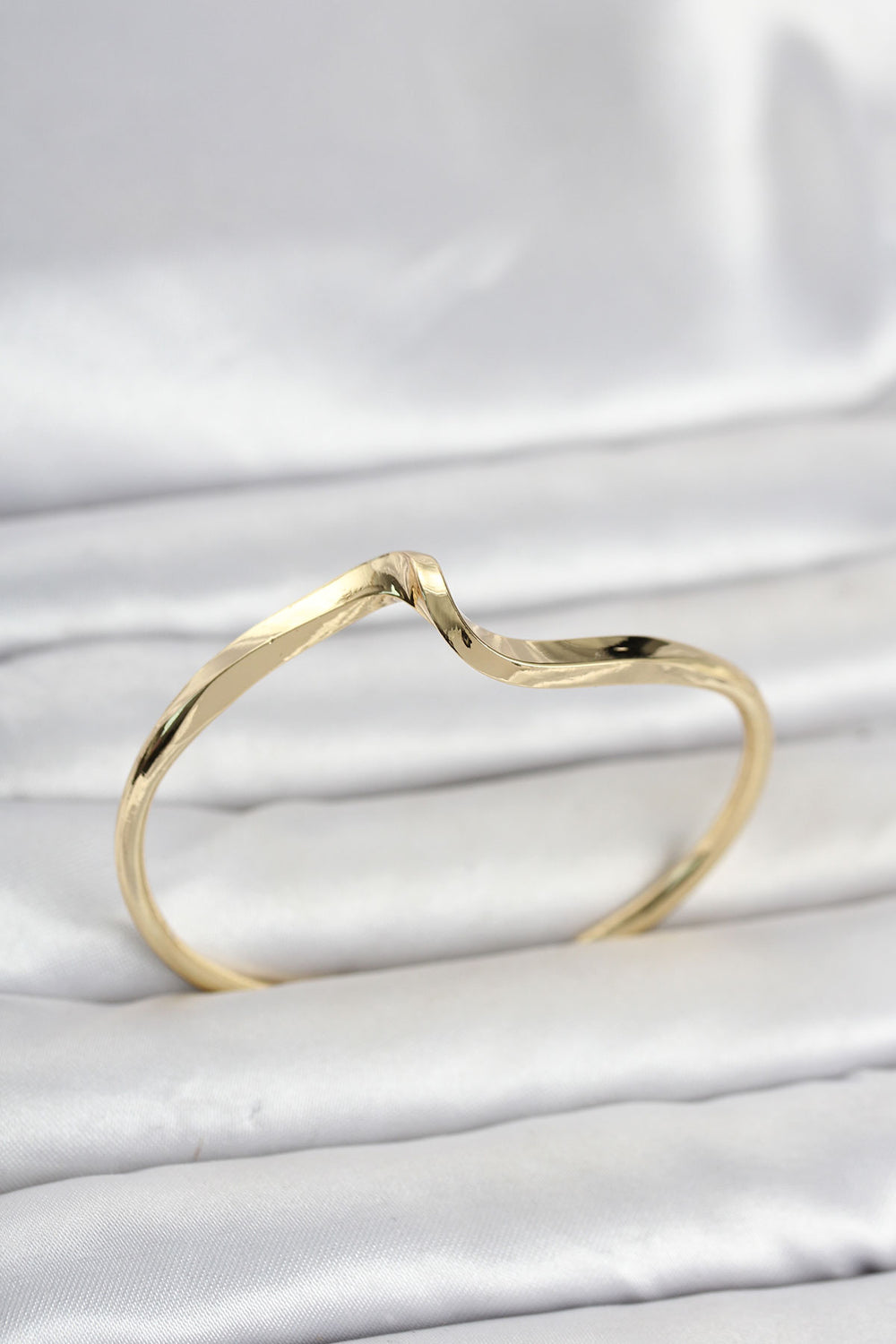 Gold Renk Pirinç Zikzak Model Kadın Bileklik TG27BB8550