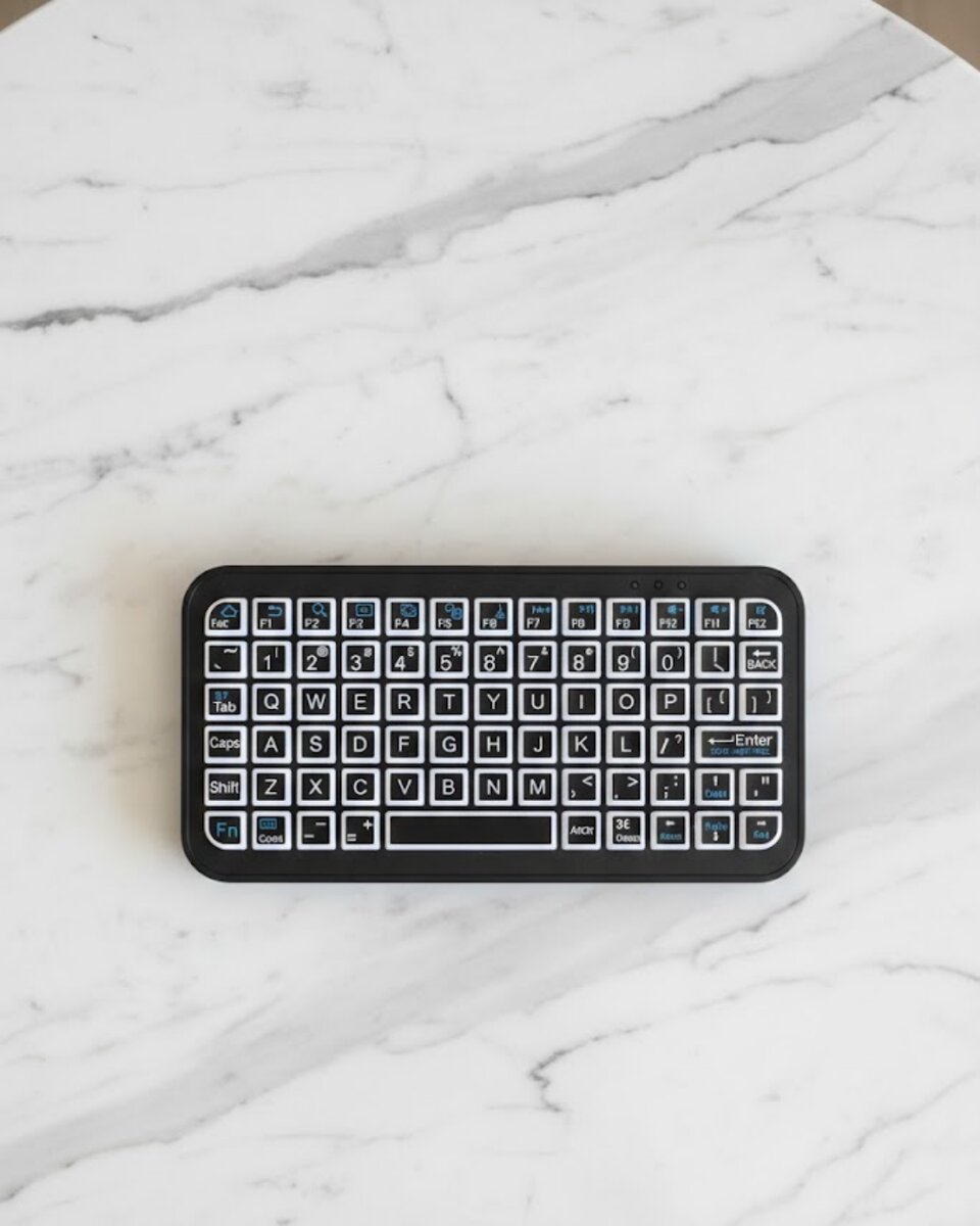 Siyah Kablosuz Mini RGB Işıklı Klavye Bluetooth 5.2 İnce Tasarım