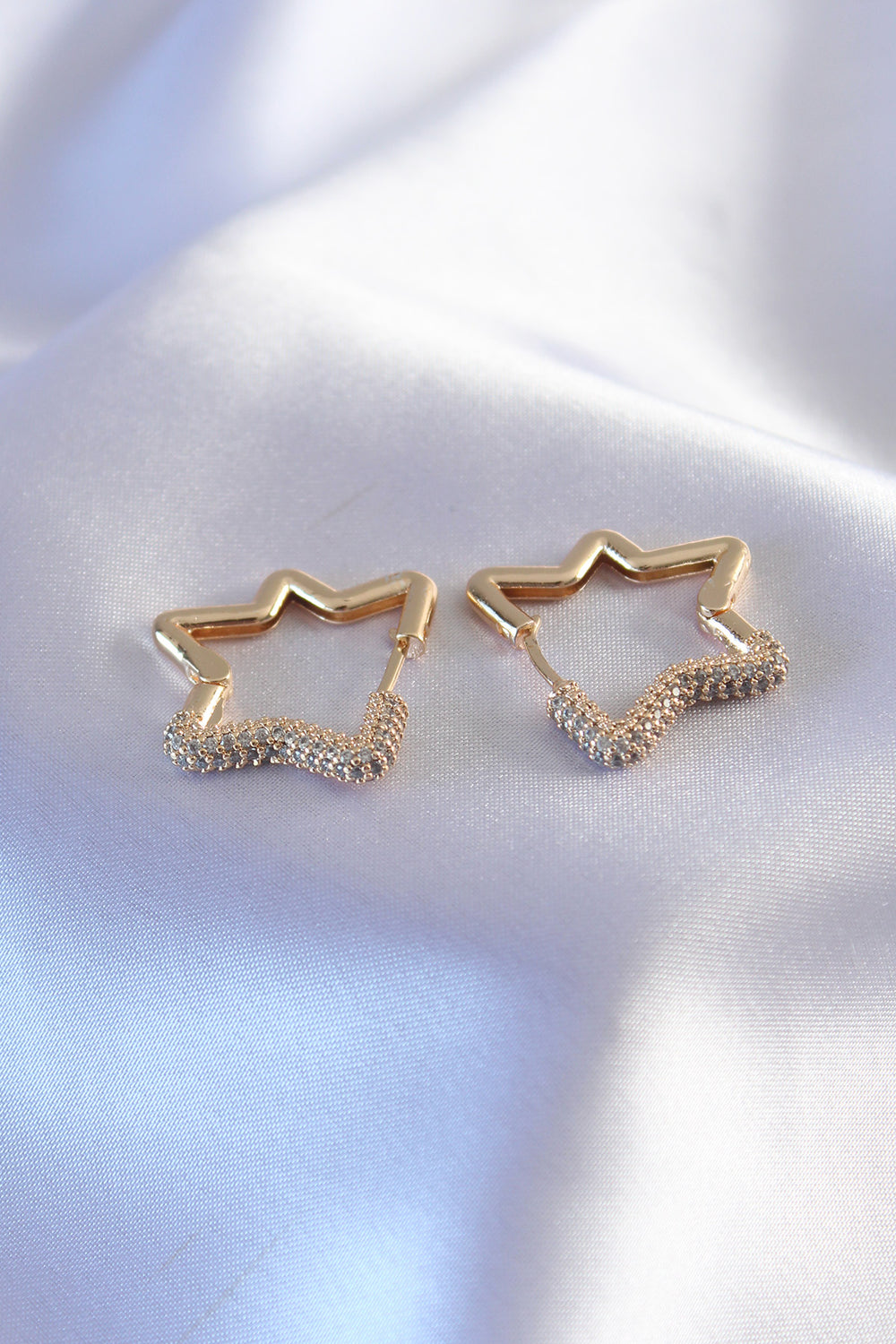 Gold Renk Zirkon Taşlı Yıldız Model Kadın Küpe TG27BKP7236
