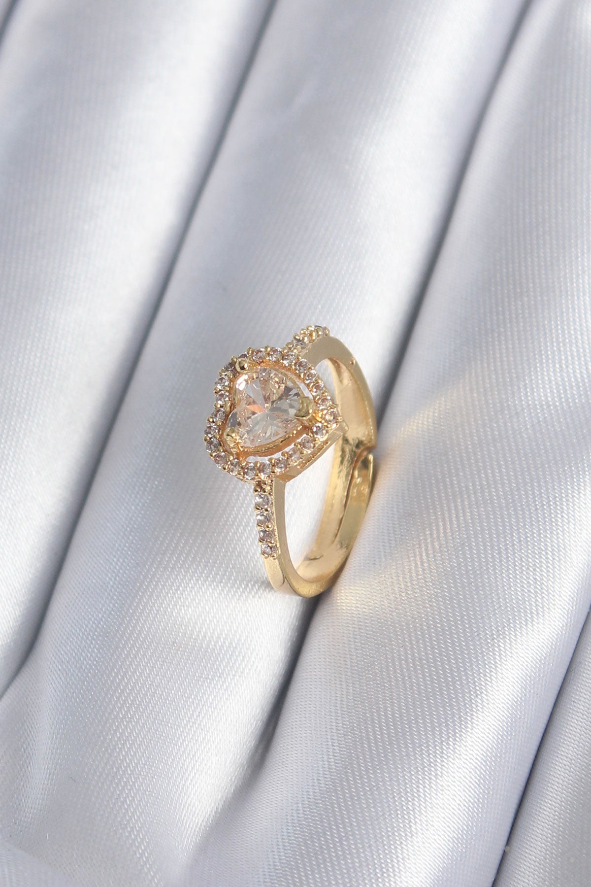 Pirinç Gold Renk Zirkon Taşlı Kalp Charm Model Kadın Yüzük TG27BYK2959 - Çok Renkli / Standart