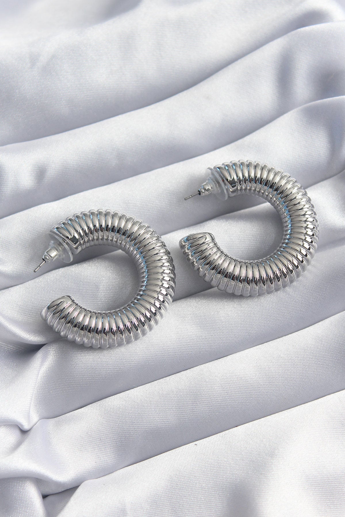 Pirinç Gümüş Renk İşleme Halka Model Kadın Küpe TG27BKP8243 - Çok Renkli / Standart