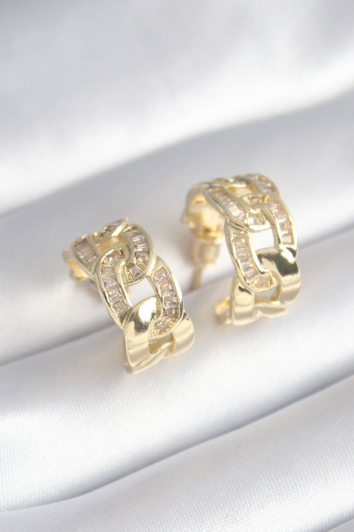 Pirinç Gold Renk Zirkon Taş Detay Zincir Model Kadın Küpe TG27BKP8452 - Çok Renkli / Standart
