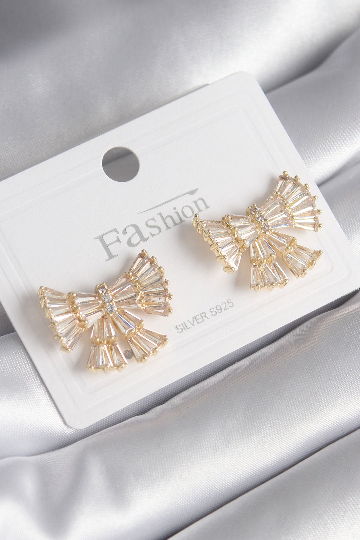 Pirinç Gold Renk Zirkon Taşlı Kurdele Model Kadın Küpe TG27BKP9776 - Standart / Standart