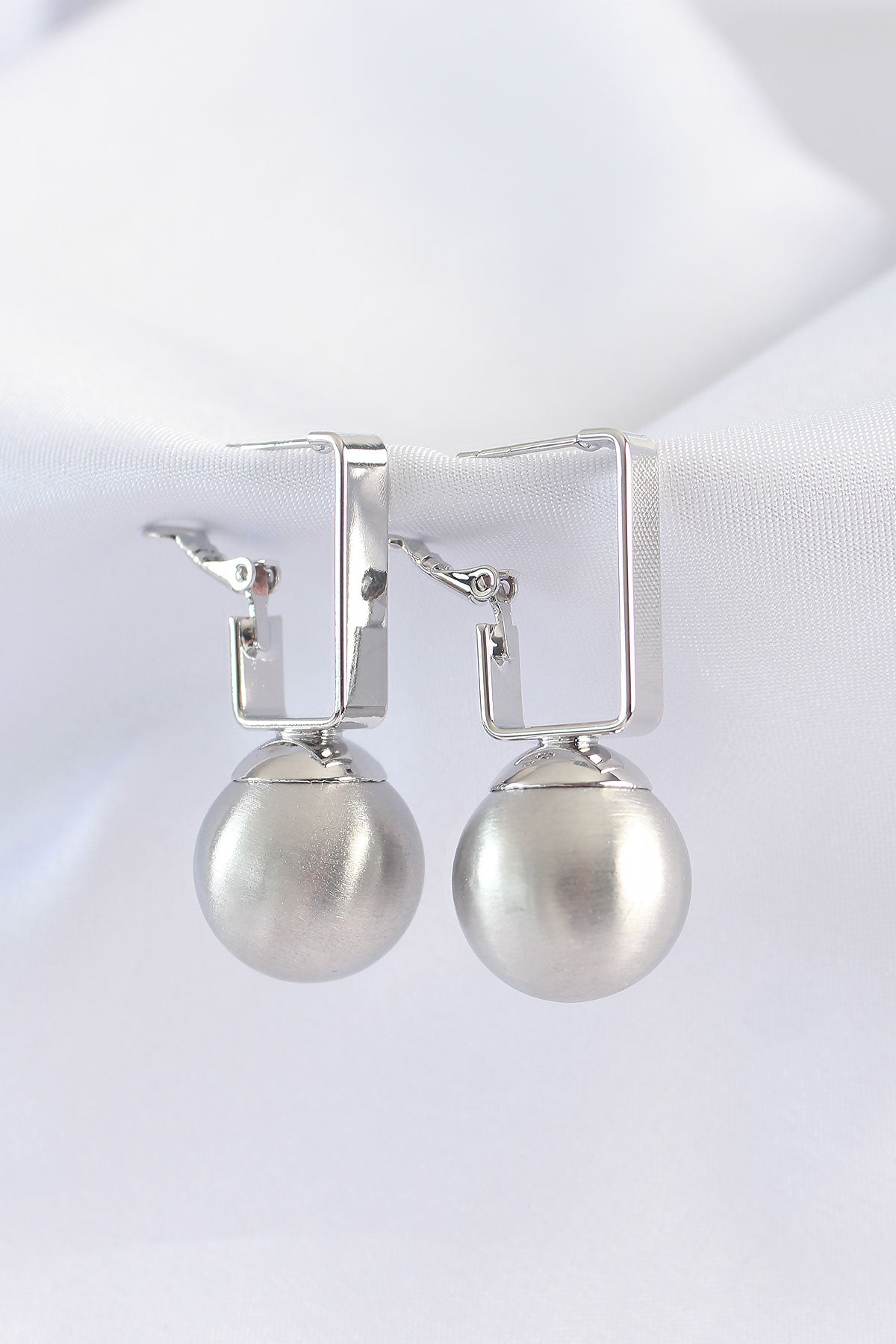 Pirinç Gümüş Renk Dikdörtgen Detay Oval Küpe TG27BKP8914 - Çok Renkli / Standart