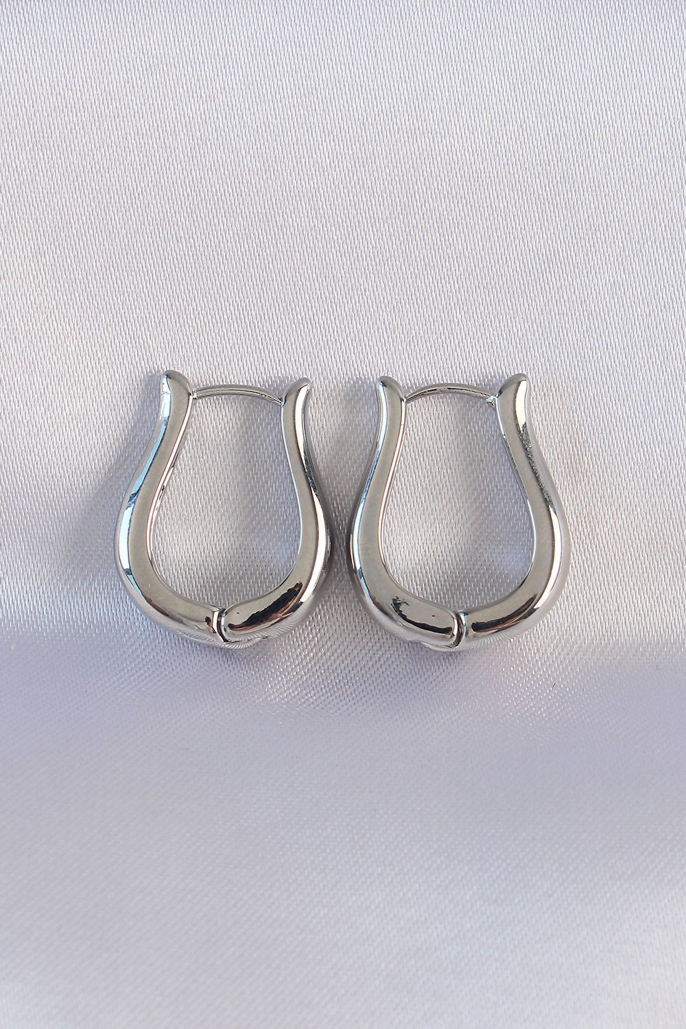 Pirinç Gümüş Renk İçi Boş Gül Küpe TG27BKP8977