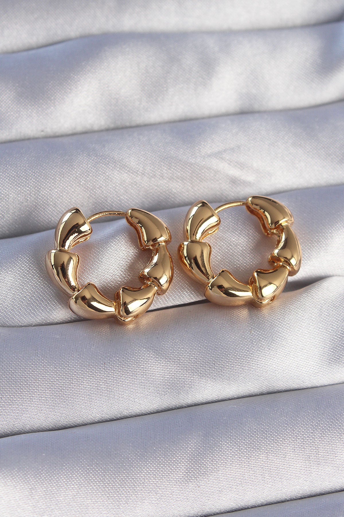 Pirinç Gold Renk Damla Kıvrım Tasarımlı Halka Küpe TG27BKP9084 - Çok Renkli / Standart
