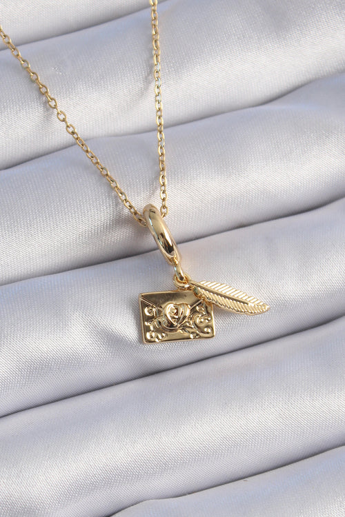 316L Çelik Gold Renk Kalp Detay Mektup Figür Charm Model Kadın Kolye TG27BKO9314
