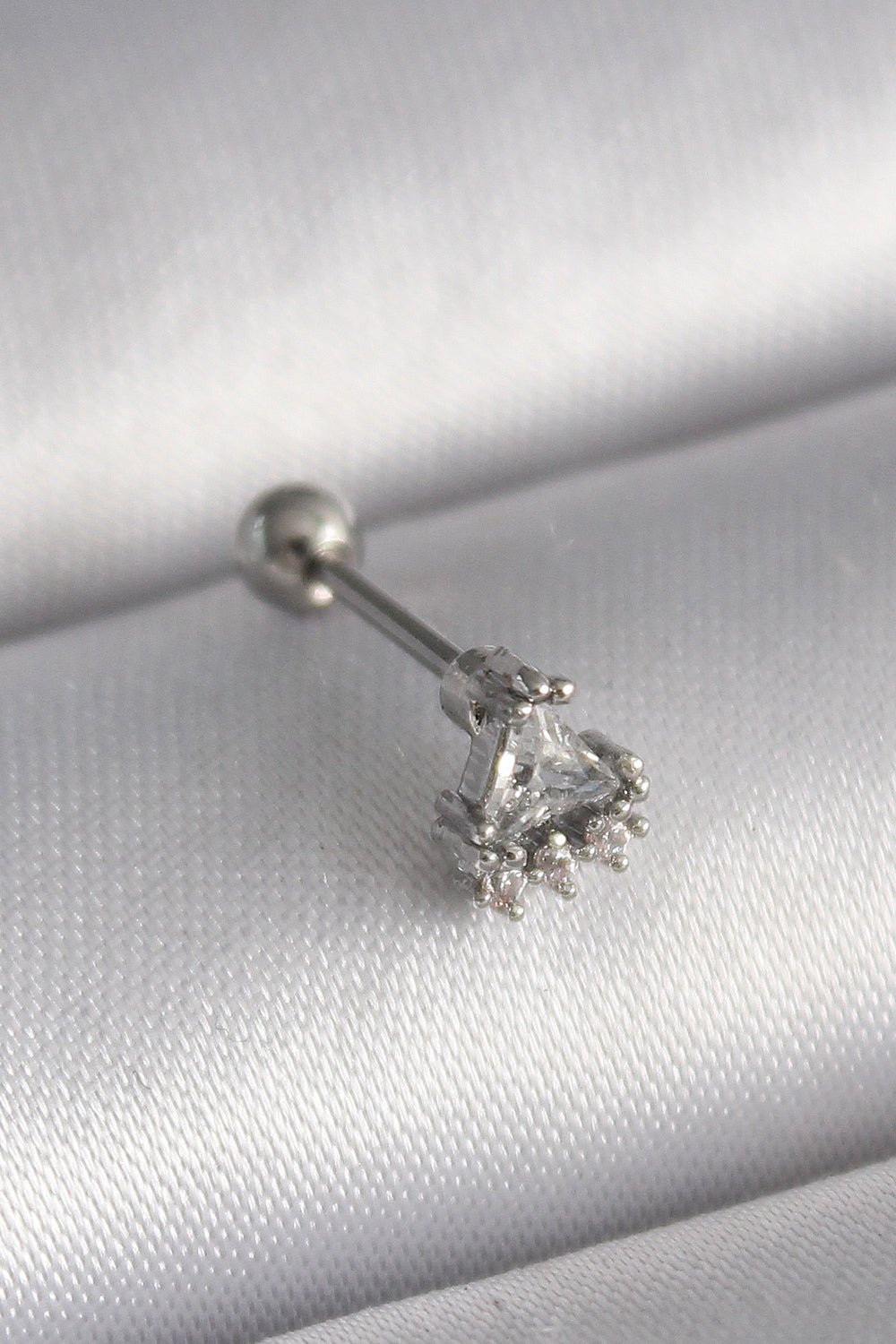 316L Çelik Gümüş Renk Üçgen Zirkon Taşlı Tragus Piercing TG27PR1239