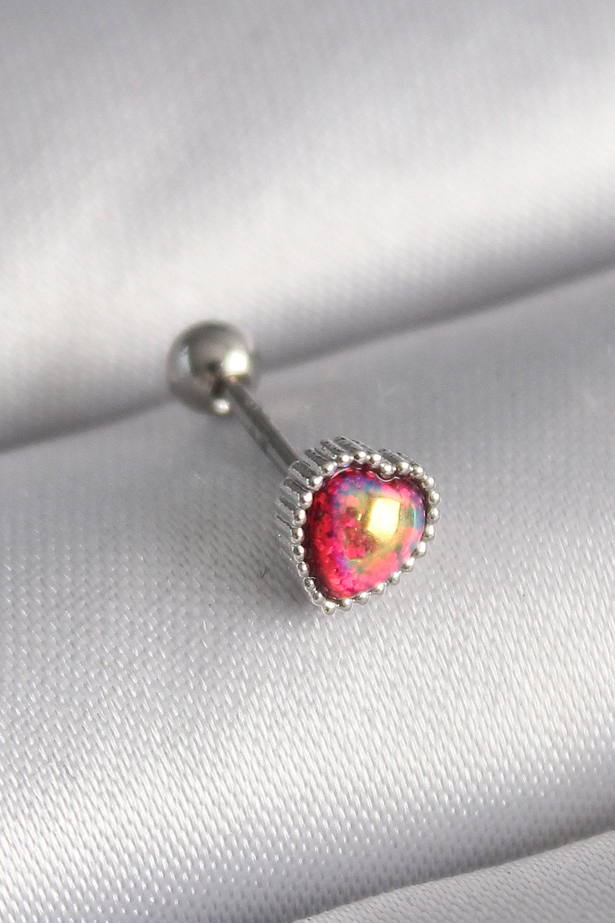 316L Çelik Gümüş Renk Kırmızı Mineli Kalp Tragus Piercing TG27PR1267 - Çok Renkli / Standart
