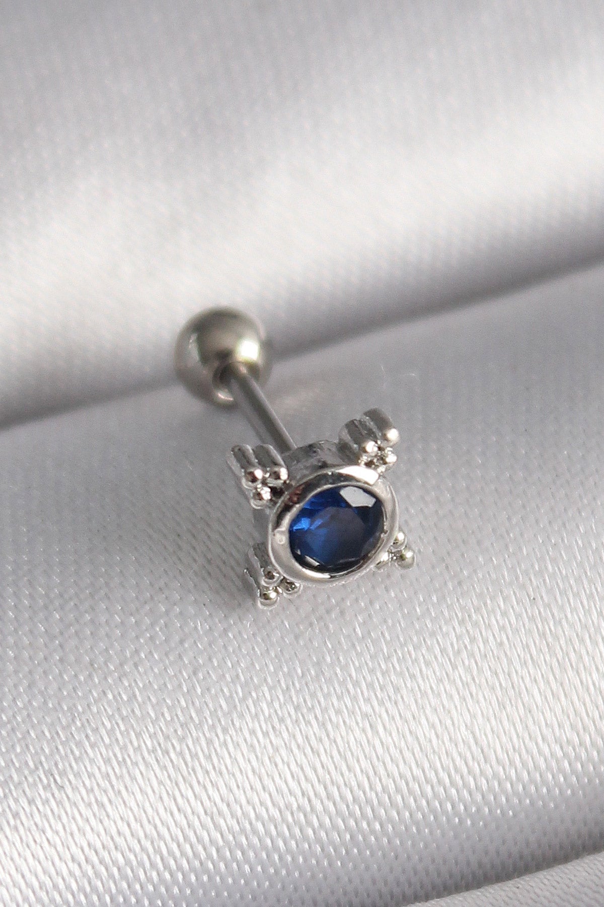 316L Çelik Gümüş Renk Mavi Zirkon Taşlı Tragus Piercing TG27PR1285 - Standart / Standart