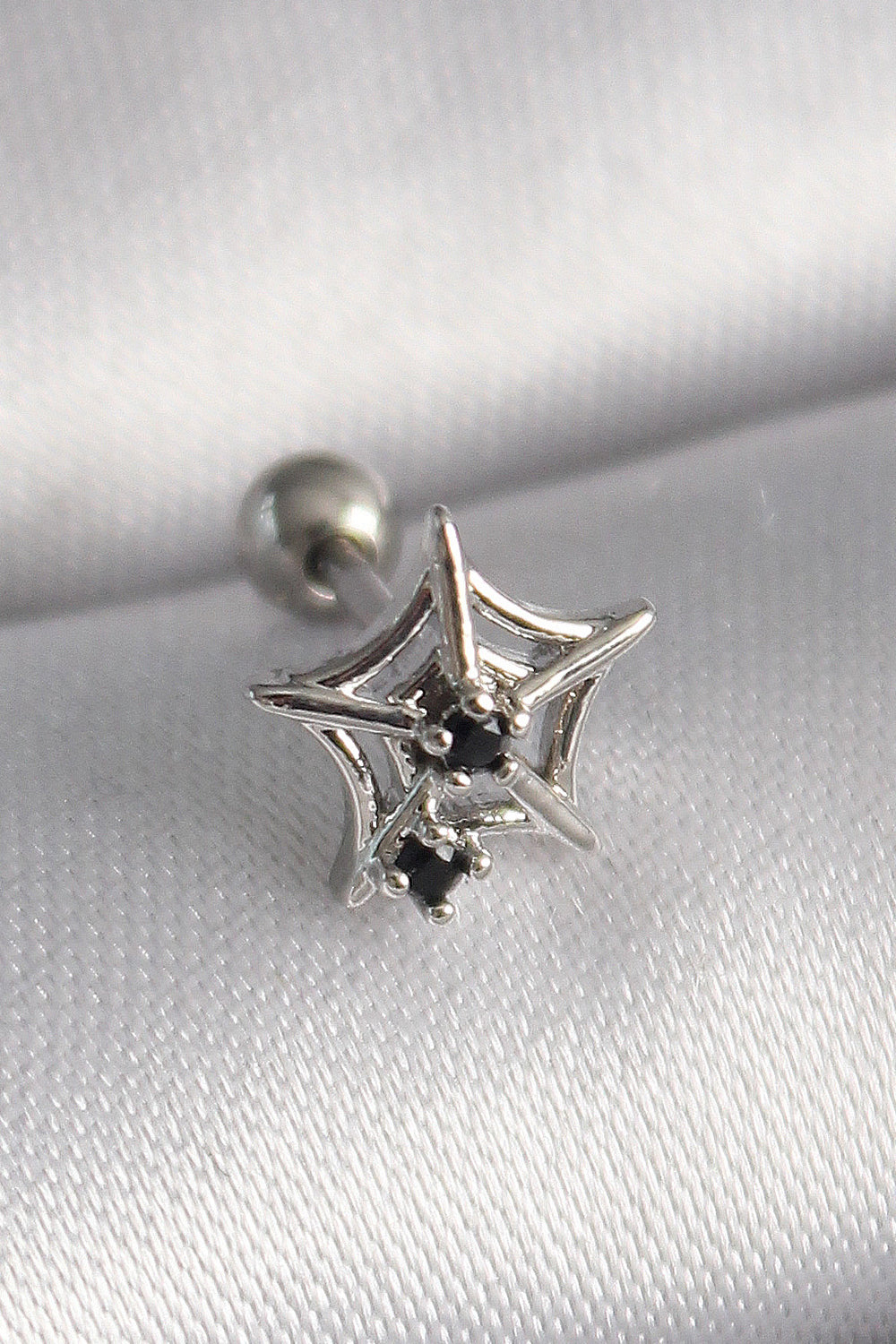 316L Çelik Gümüş Renk Siyah Zirkon Taş Detay Örümcek Ağ Model Tragus Piercing TG27PR1293
