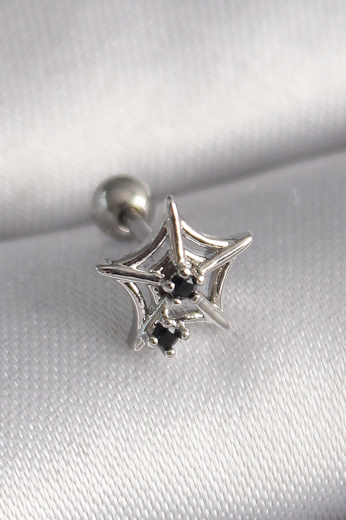 316L Çelik Gümüş Renk Siyah Zirkon Taş Detay Örümcek Ağ Model Tragus Piercing TG27PR1293 - Çok Renkli / Standart