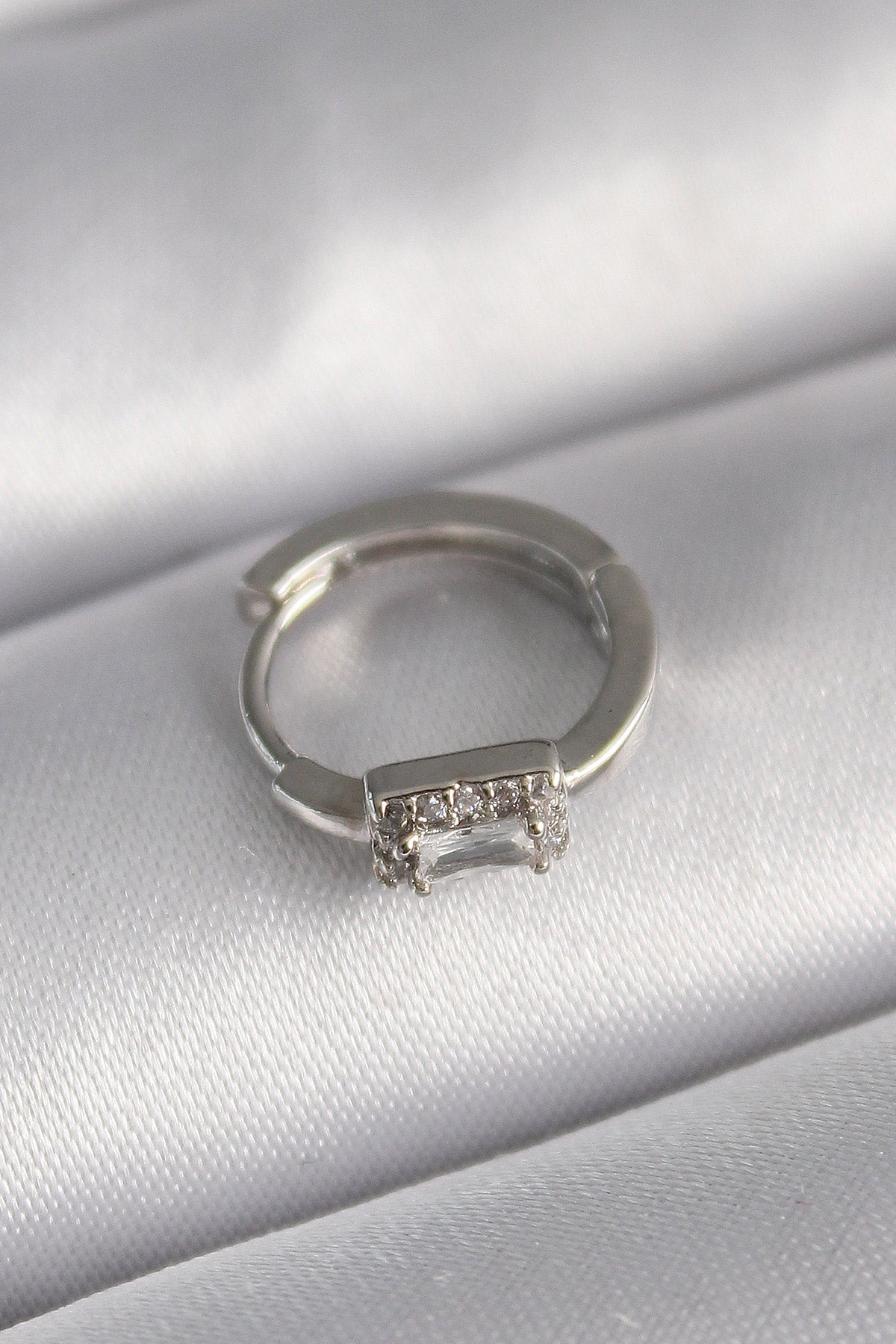 316L Çelik Gümüş Renk Kare Zirkon Taşlı Tragus Piercing TG27PR1309 - Çok Renkli / Standart