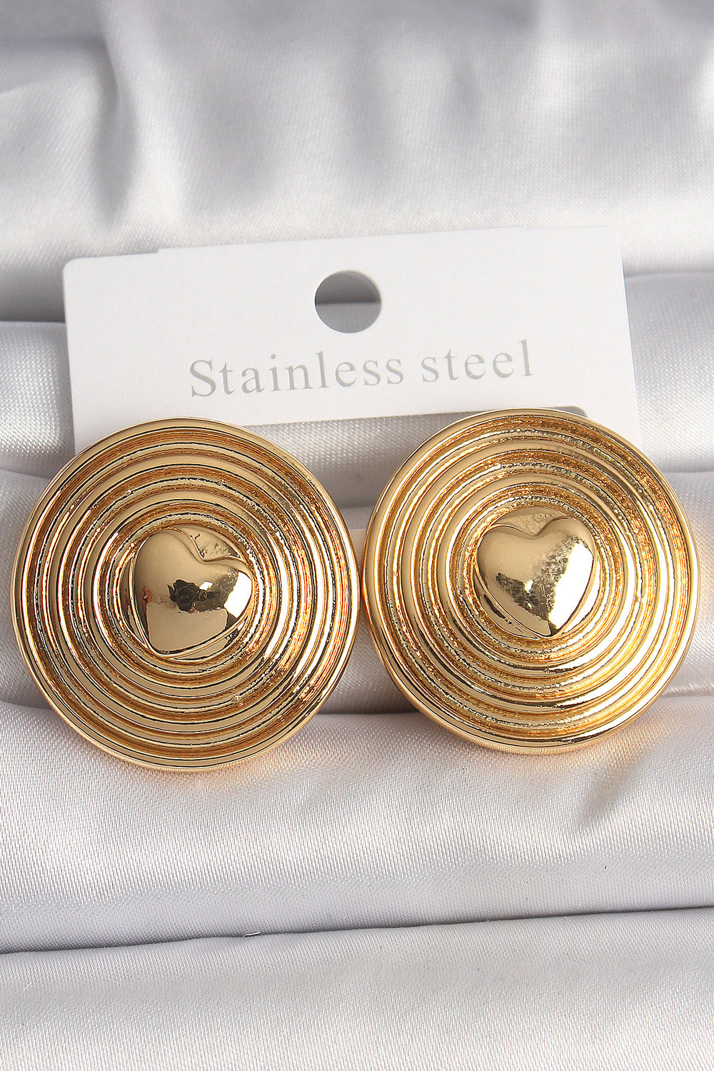 Pirinç Gold Renk Kalp İşlemeli Daire Plaka Model Kadın Küpe TG27BKP10155