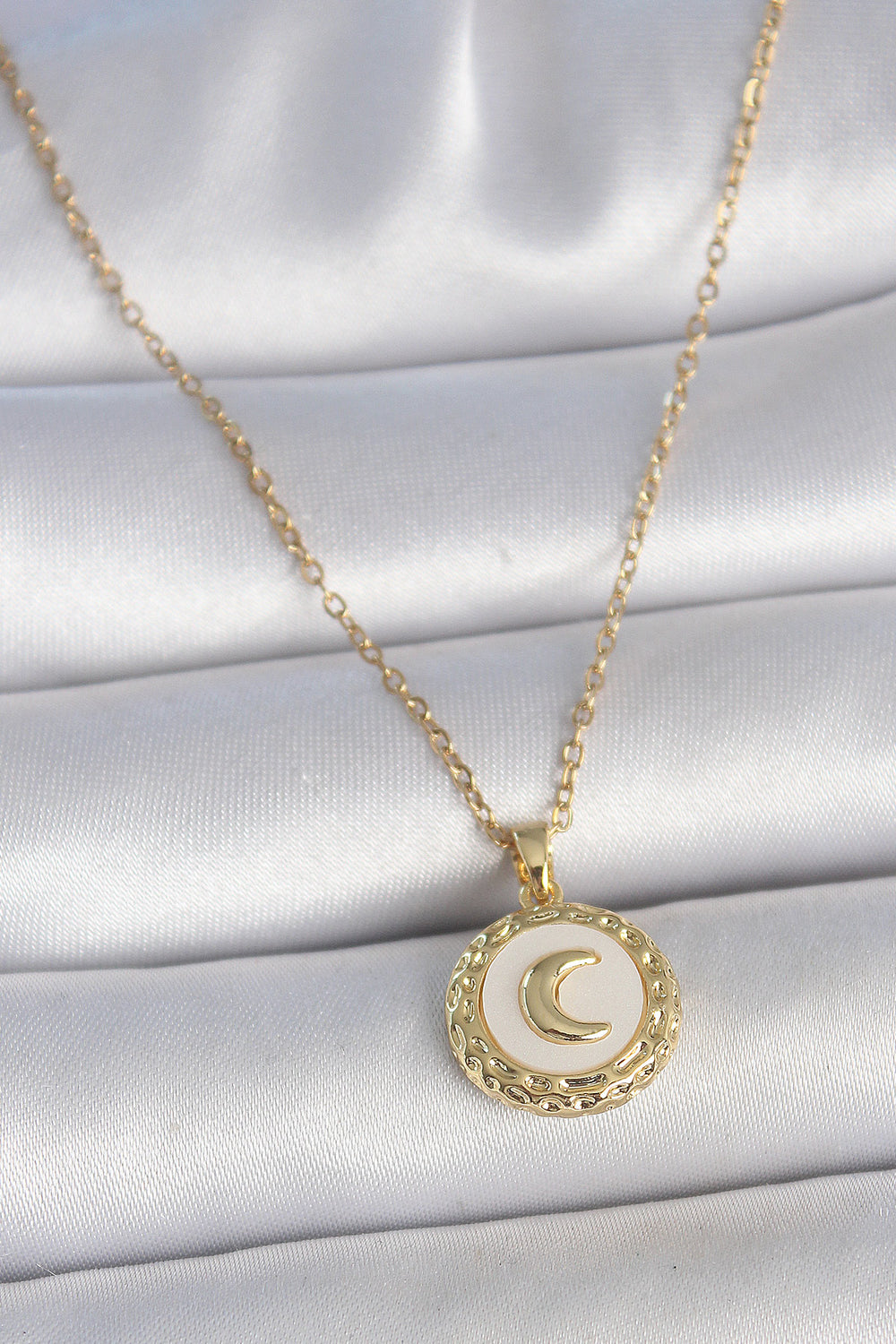 316L Çelik Gold Renk Zincir Beyaz Mineli Hilal İşlemeli Madalyon Model Kadın Kolye TG27BKO10035
