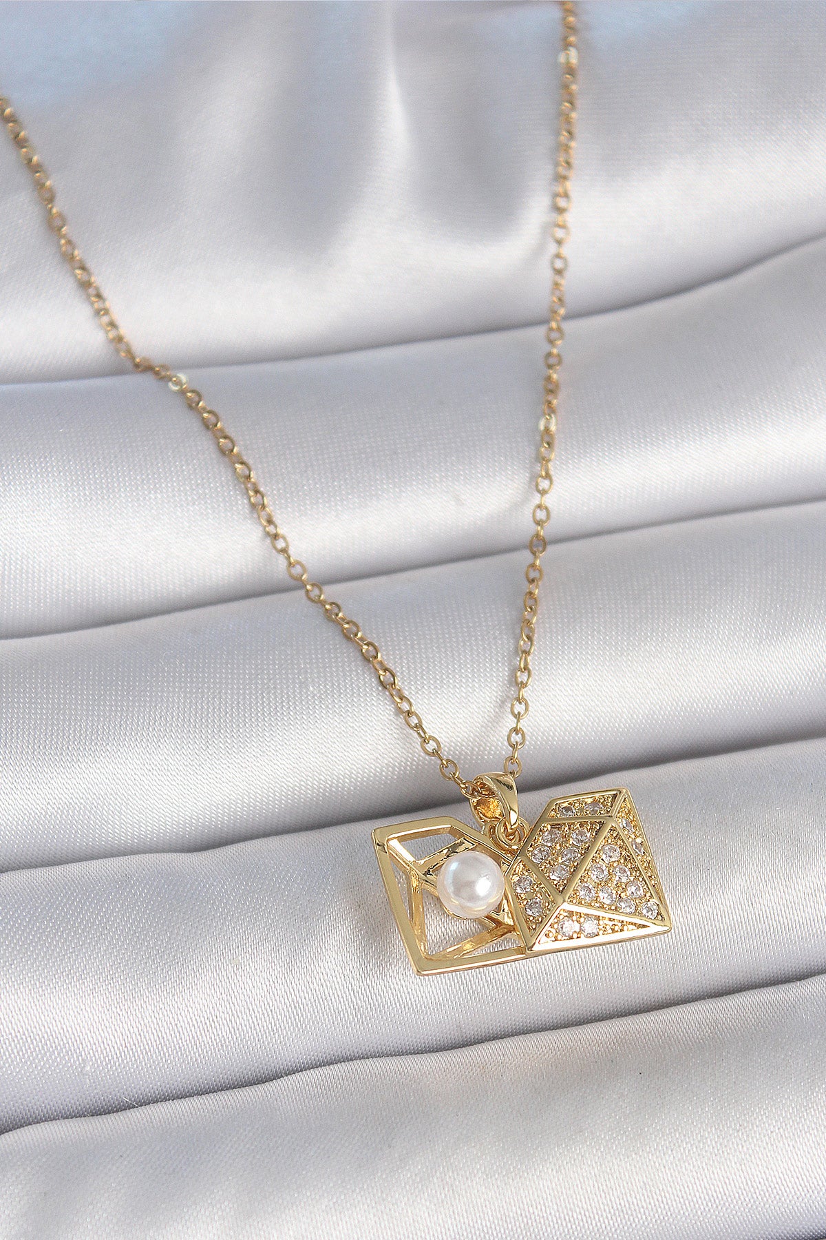 316L Çelik Gold Renk Zincir Zirkon Taşlı Açılır İncili Elmas Model Kadın Kolye TG27BKO10049 - Çok Renkli / Standart