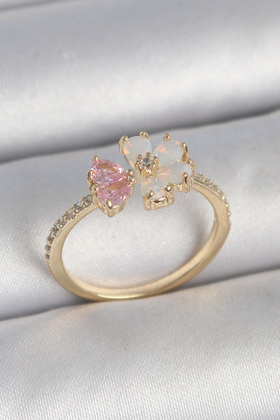 Pirinç Gold Renk Beyaz Mineli Pembe Zirkon Taşlı Çiçek Model Kadın Yüzük TG27BYK3709
