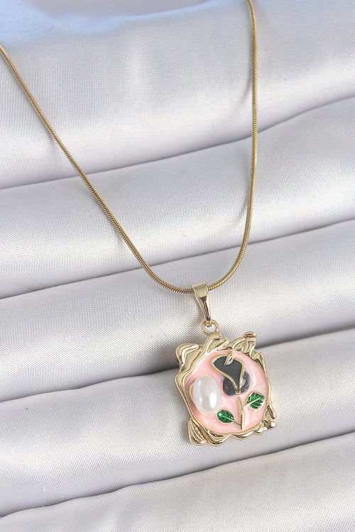 316L Çelik Gold Renk Zincir Pembe Mineli Çiçek İşlemli İnci Detay Portre Model Kadın Kolye TG27BKO10185