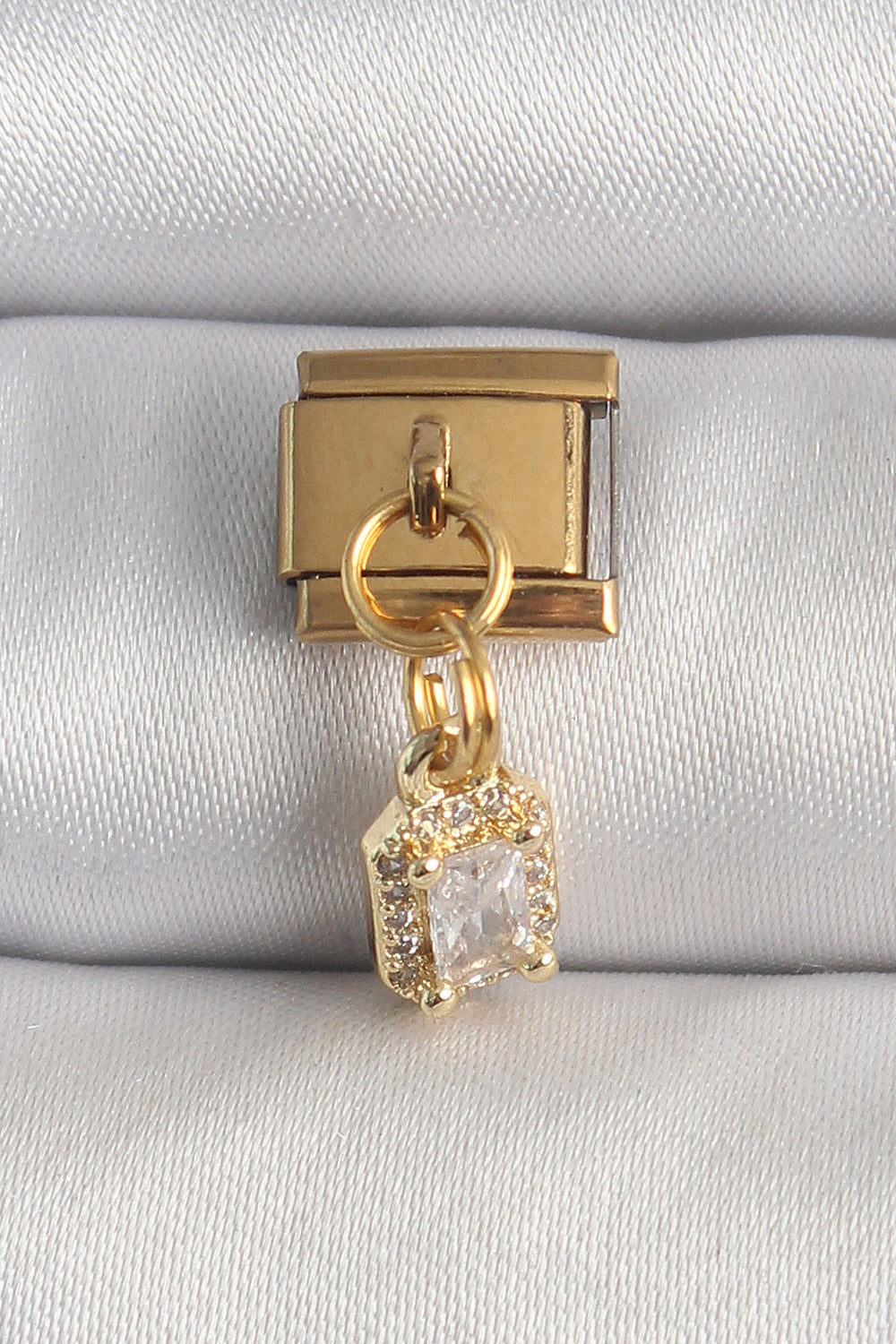 316L Çelik Gold Renk Sallantı Zirkon Taşlı Kare Model Nomination Charm TG27BC1348