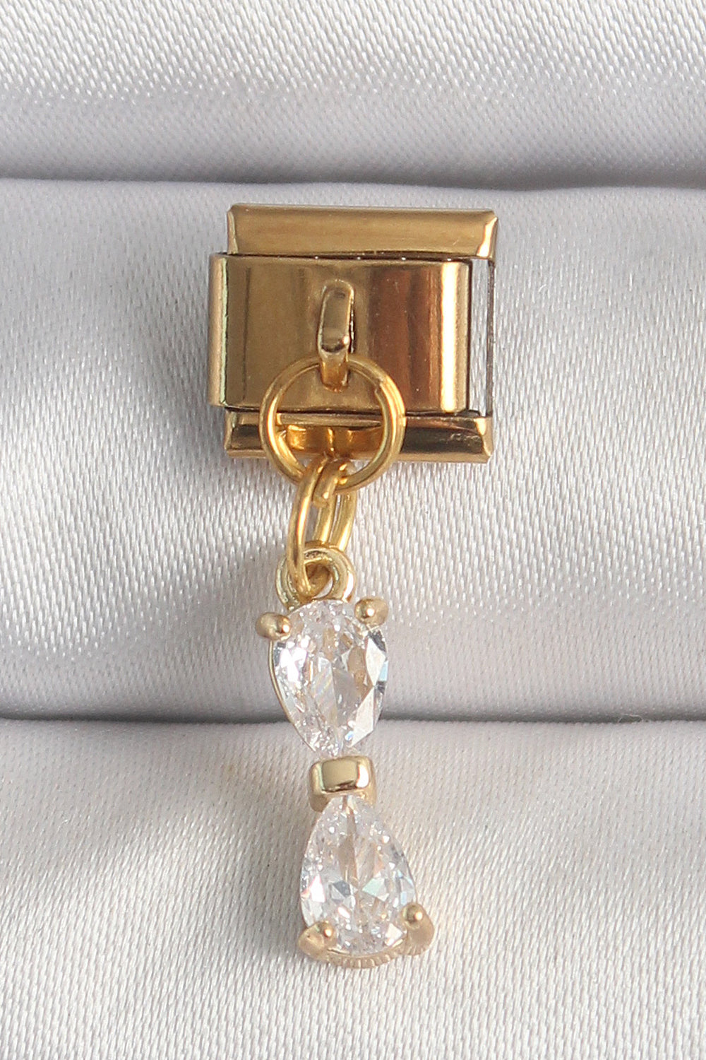 316L Çelik Gold Renk Sallantı Zirkon Taşlı Kurdele Model Nomination Charm TG27BC1351