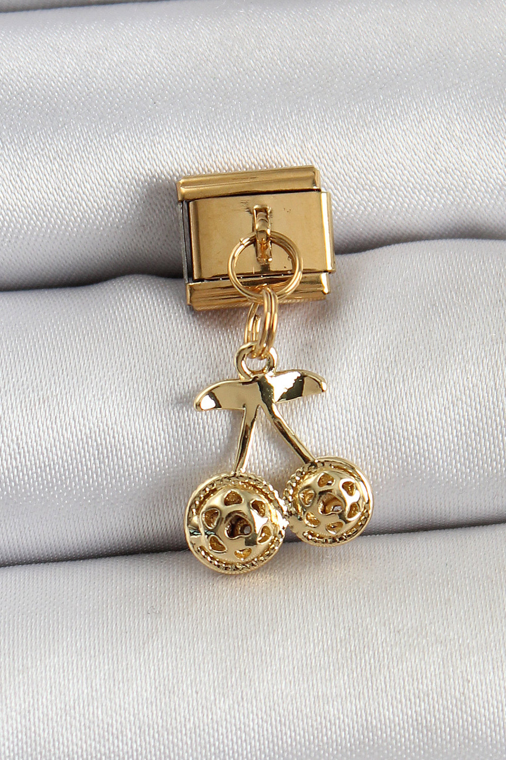 316L Çelik Sallantılı Zirkon Taşlı Fiyonk Model Gold Renk Nomination C316L Çelik Sallantılı Kiraz Model Gold Renk Nomination Charm TG27BC1425