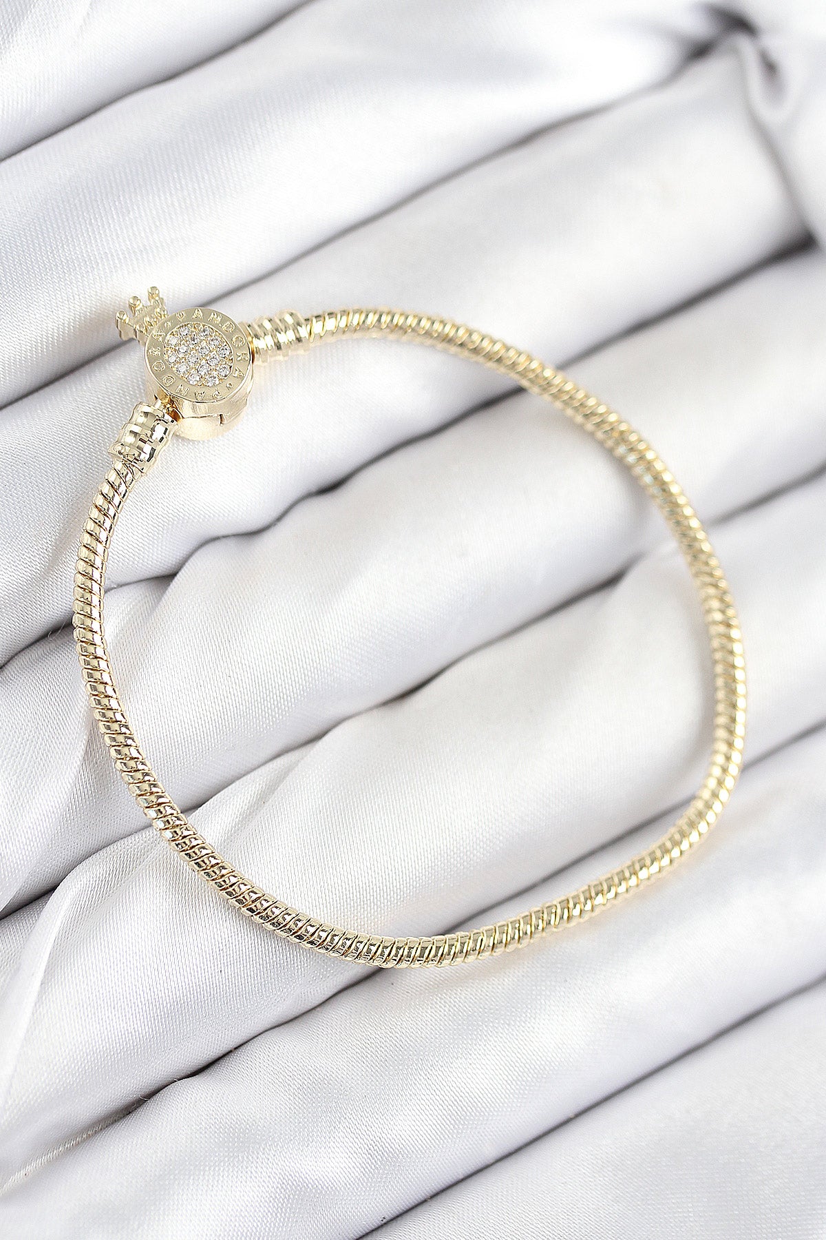 Pirinç Charm Zirkon Taşlı Taç Model Gold Renk Kadın Bileklik TG27BB7808 - Çok Renkli / Standart