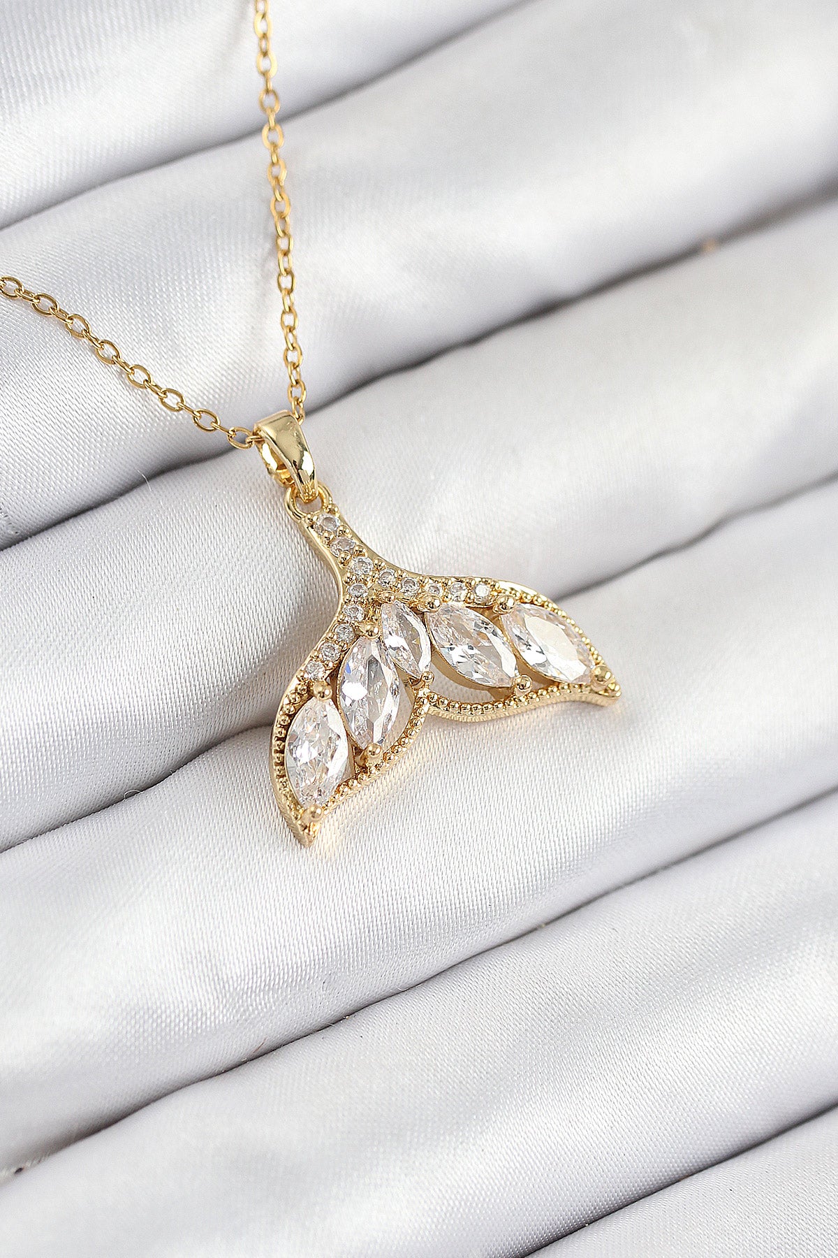 316L Çelik Zirkon Taşlı Balık Kuyruğu Model Gold Renk Kadın Kolye TG27BKO10511 - Çok Renkli / Standart