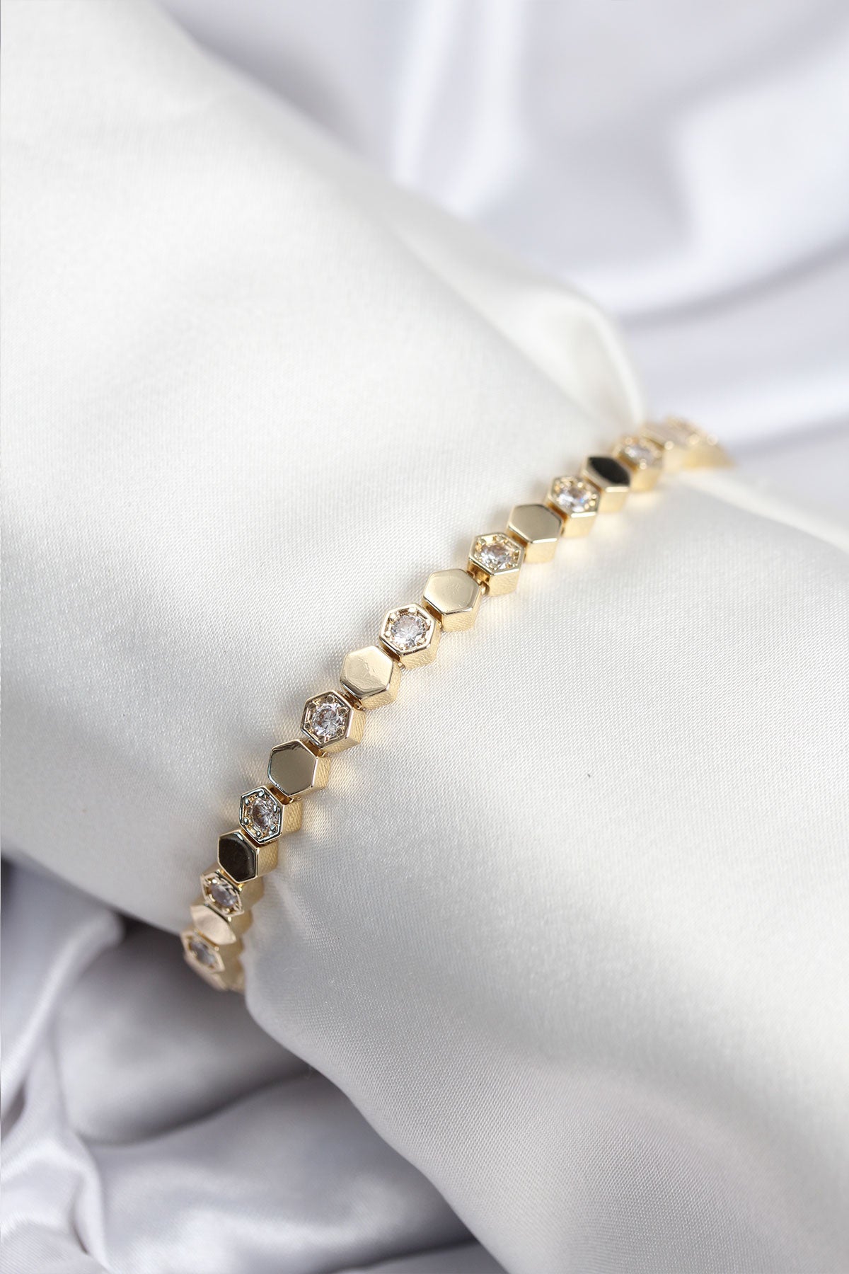 Pirinç VIP Seri Gold Renk Petek Model Kadın Bileklik TG27BB7925 - Çok Renkli / Standart