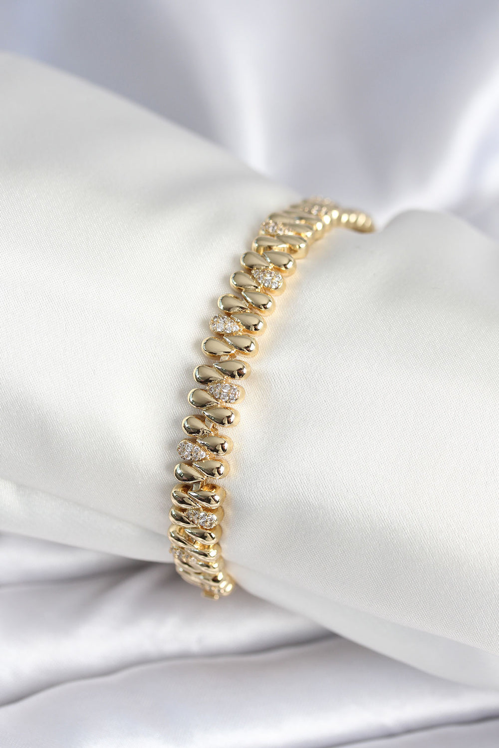 Pirinç Gold Renk Damla Model Zirkon Taşlı Kadın Bileklik TG27BB8406