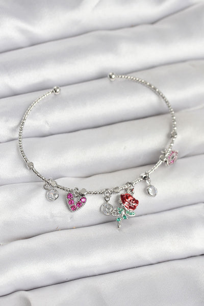 Gül Charmlı Gümüş Renk Pirinç Kadın Bileklik TG27BB8044