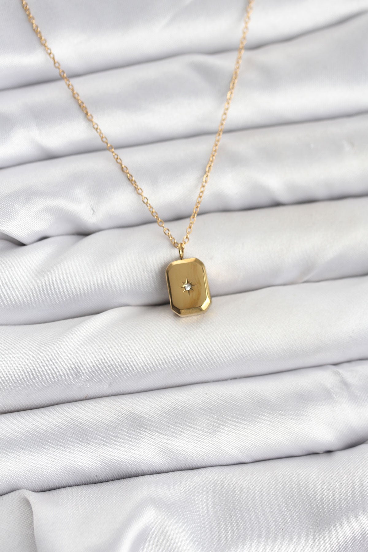 316L Çelik Zincir Gold Renk Minimal Kutup Yıldızı Model Kadın Kolye TG27BKO10683 - Çok Renkli / Standart