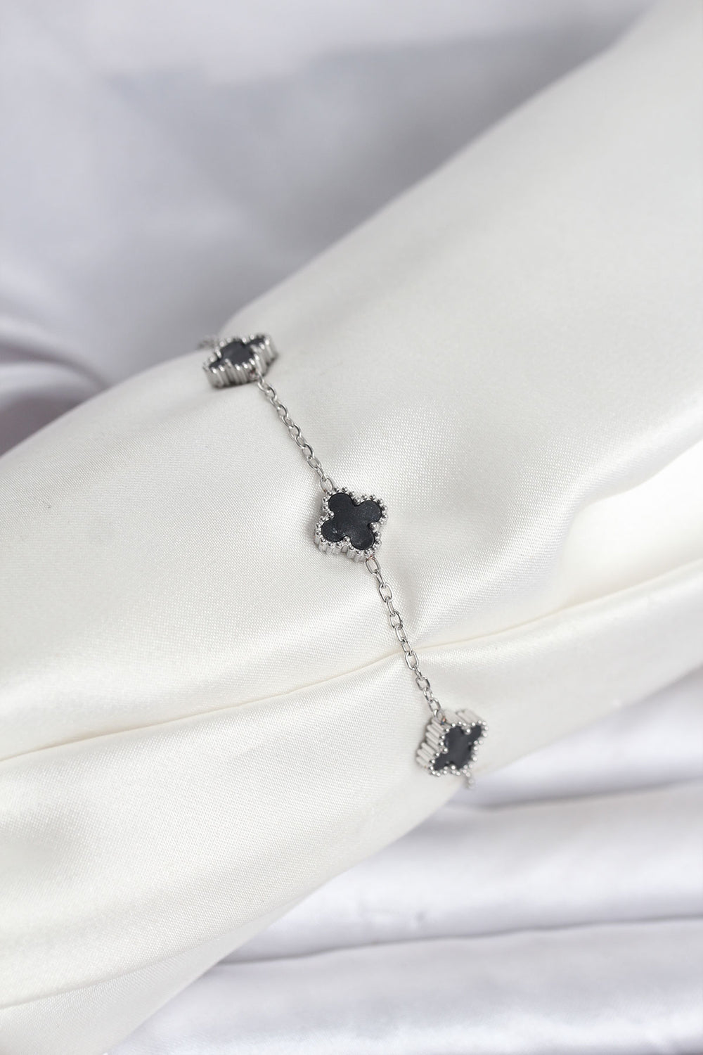316L Çelik Gümüş Renk Siyah Baby Boy Yonca Bileklik TG27BB8084