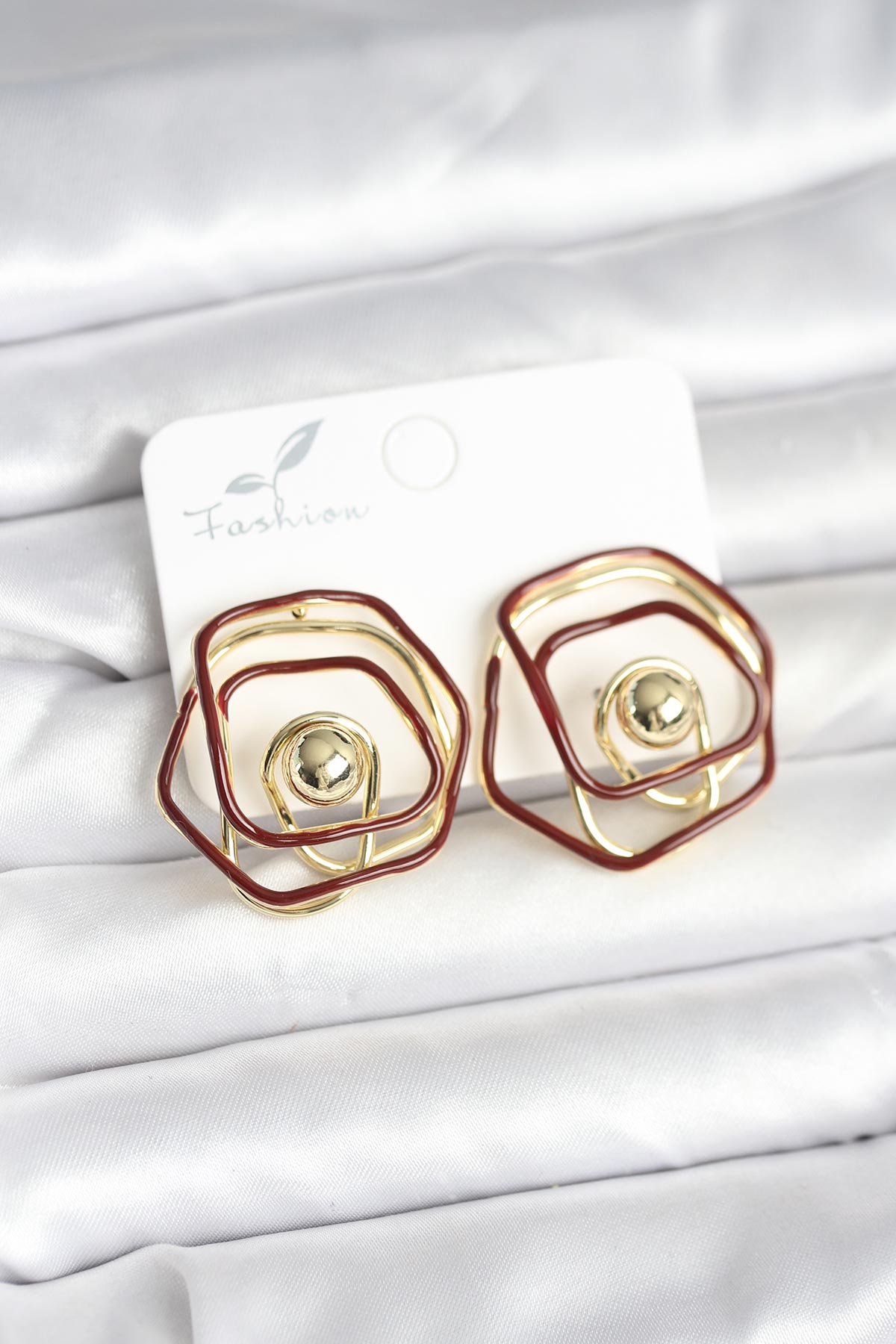 Pirinç Gold Renk Bordo Mineli Geometrik Gül Model Kadın Küpe TG27BKP11374 - Çok Renkli / Standart